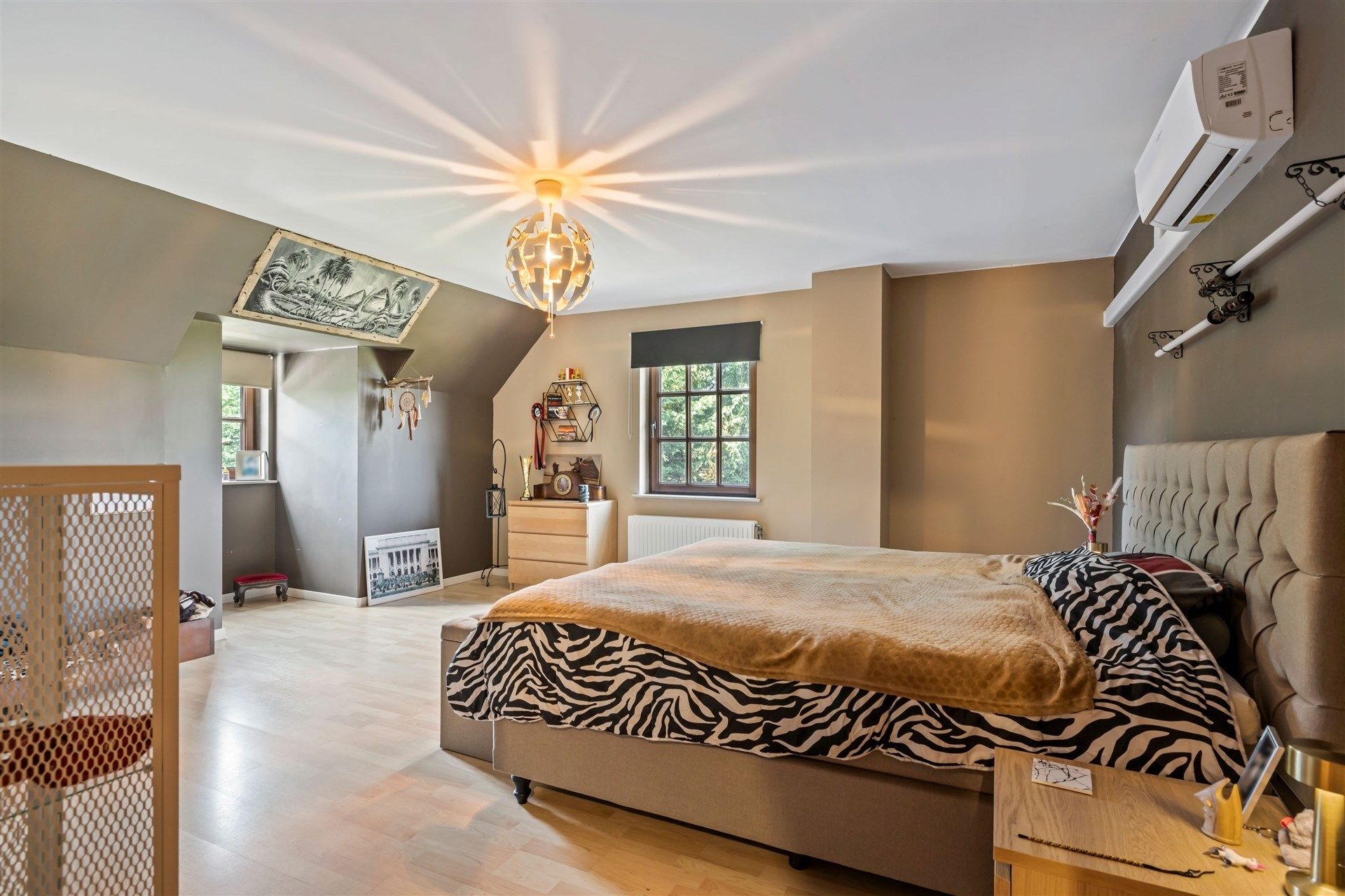 Ruim opgezette, landelijke woning met aangename tuin, 6 slaapkamers en een ingerichte woonstudio op de 2e verdieping foto 18