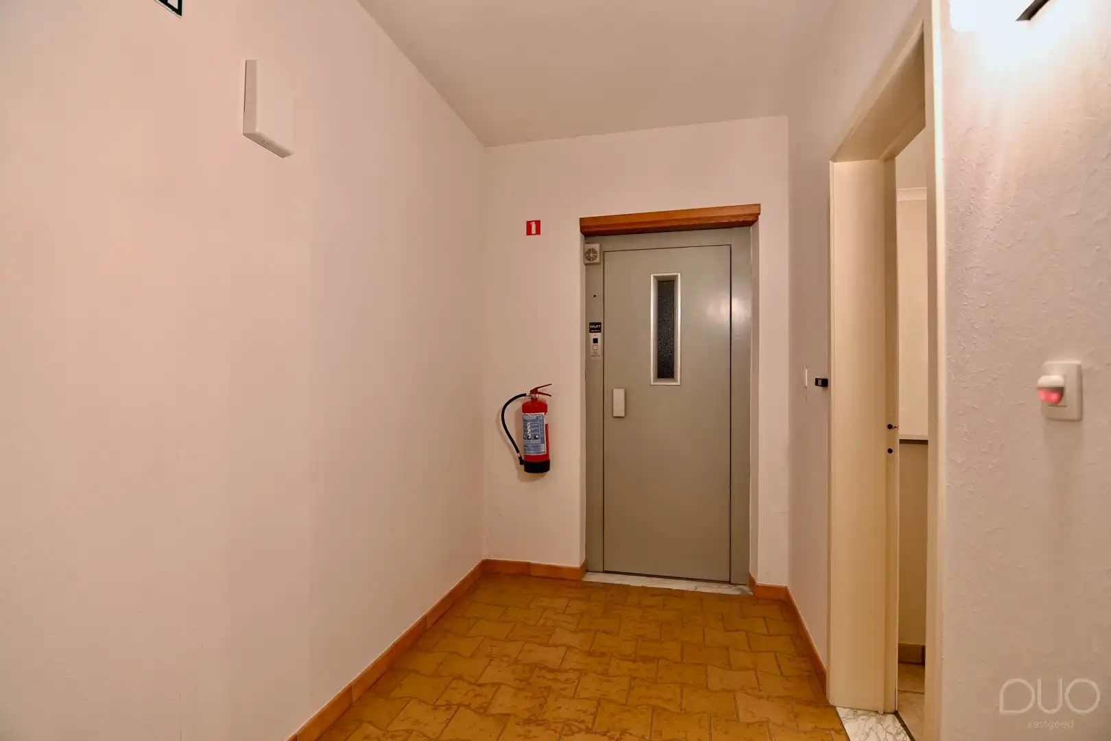 Ruim en luxueus afgewerkt 3-slaapkamerappartement (155 m²) met privé-inkom, kelder en garage in Heers foto 32