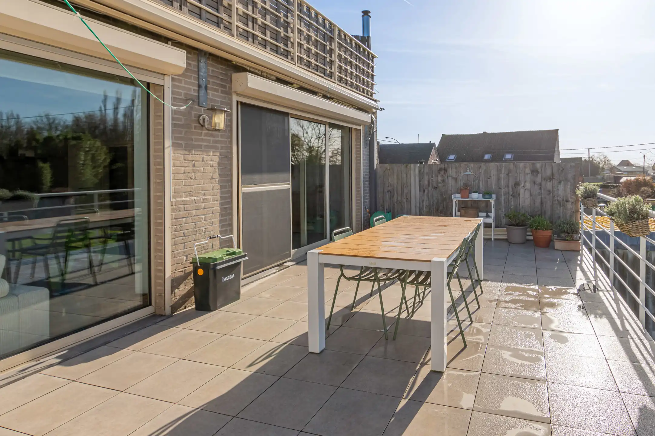 Ruim instapklaar 3 slaapkamer appartement met groot terras foto 4
