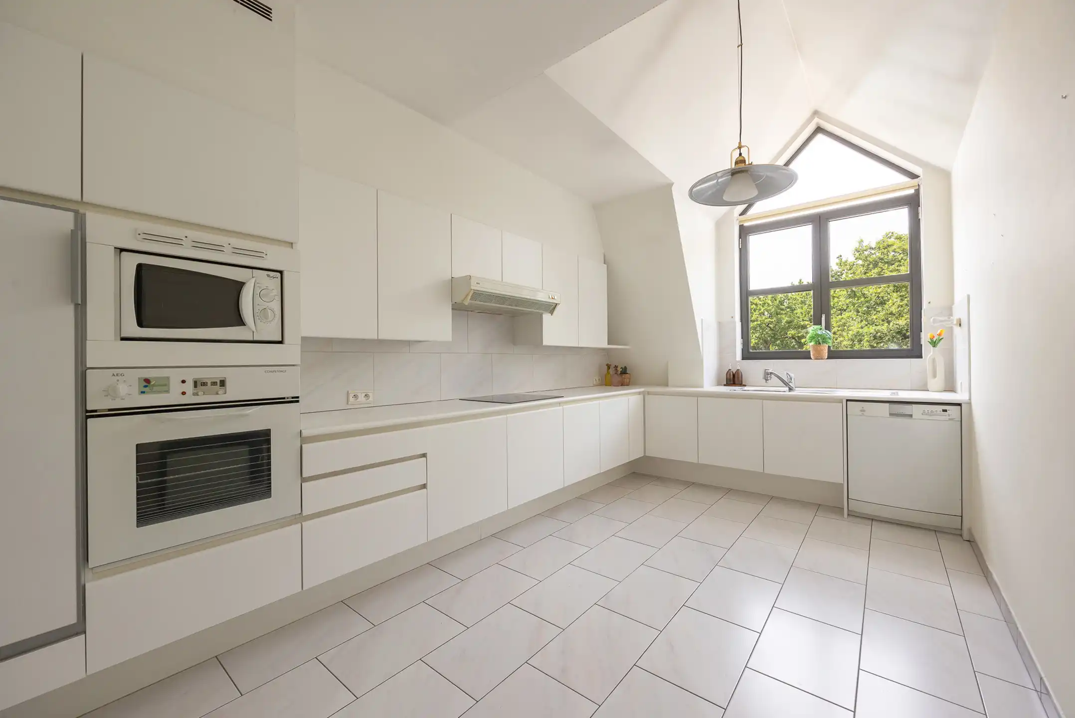 Lichtrijk en ruim appartement  120 m2 met zicht op groen foto 10