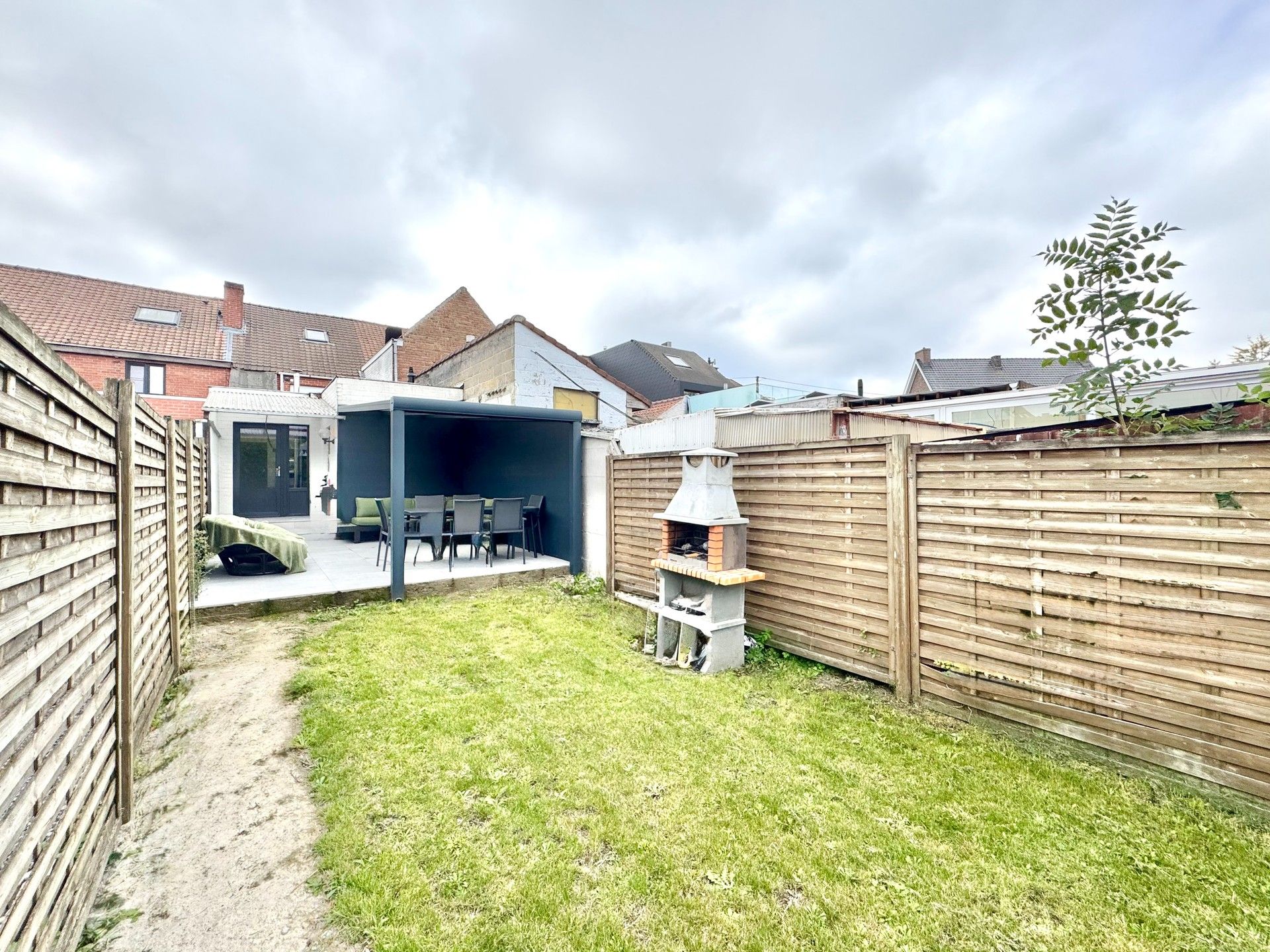 INSTAPKLARE WONING MET TUIN & GARAGE EN UITWEG foto 19