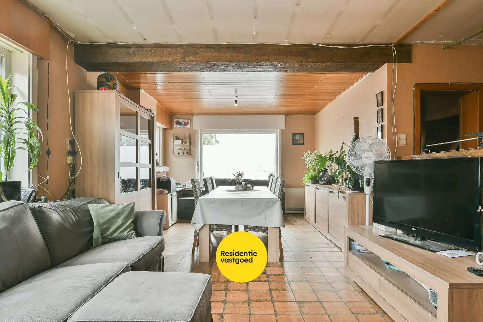 Te renoveren woning in het centrum van Veldegem foto 4