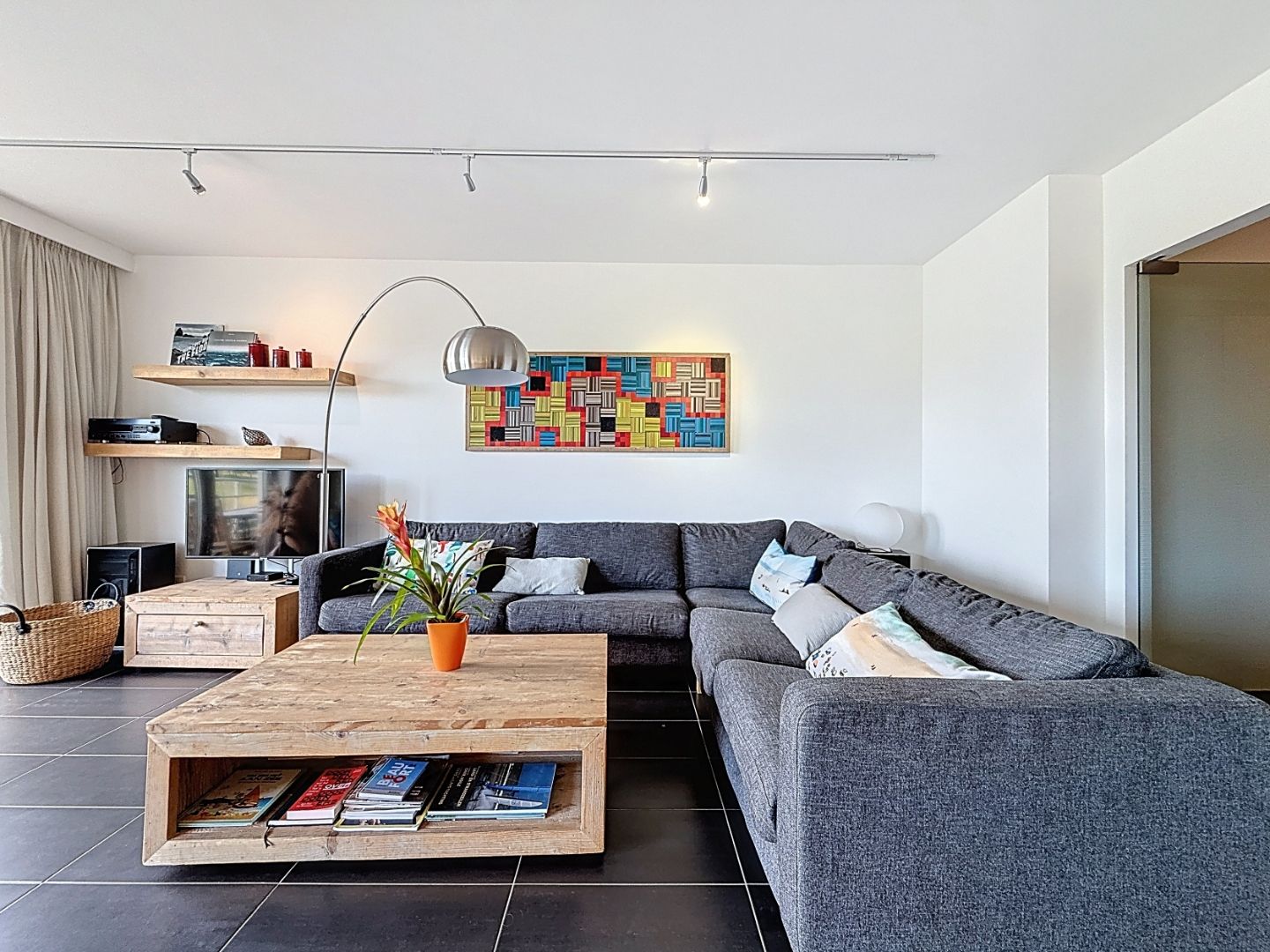 Appartement (type doorloper) met uitzicht op de vaargeul en zuid gericht terras foto 4