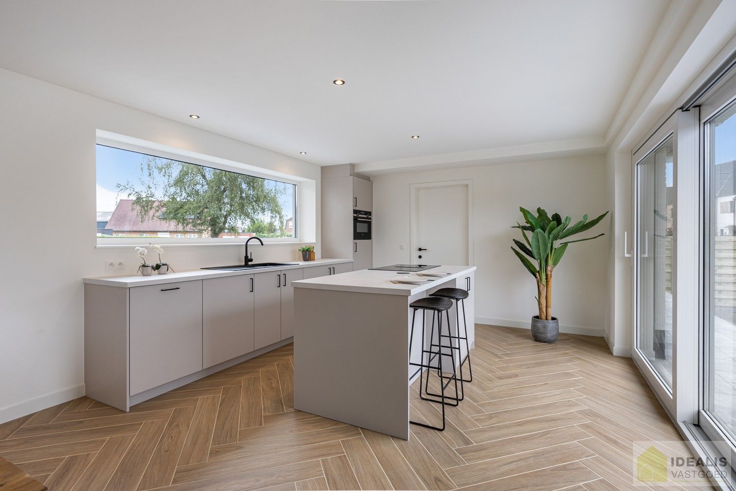 IDEALIS VASTGOED – Schitterend volledig vernieuwde woning met een heerlijke open leefruimte, luxe keuken, 3 ruime slaapkamers, een ruime luxueuze badkamer én een ruime wasplaats! Dit heerlijke huis bevindt zich op een volledig nieuw aangelegd perceel van 7a 88ca vlakbij het centrum van Hamont-Achel, op slechts enkele minuten van de Nederlandse grens - EEN MUST VISIT! - foto 22