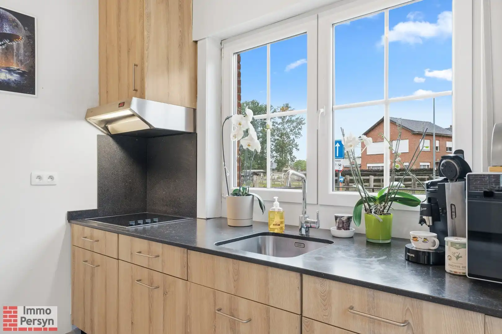 Charmante, gerenoveerde woning met carport en tuin foto 10