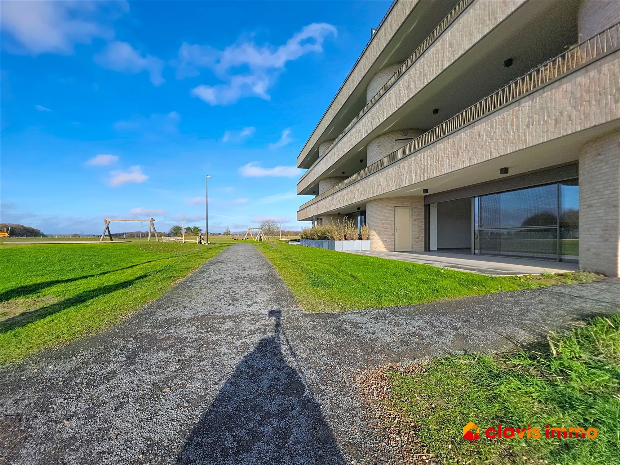 NIEUWBOUWAPPARTEMENT MET TERRAS & PARKING foto {{pictureIndex}}