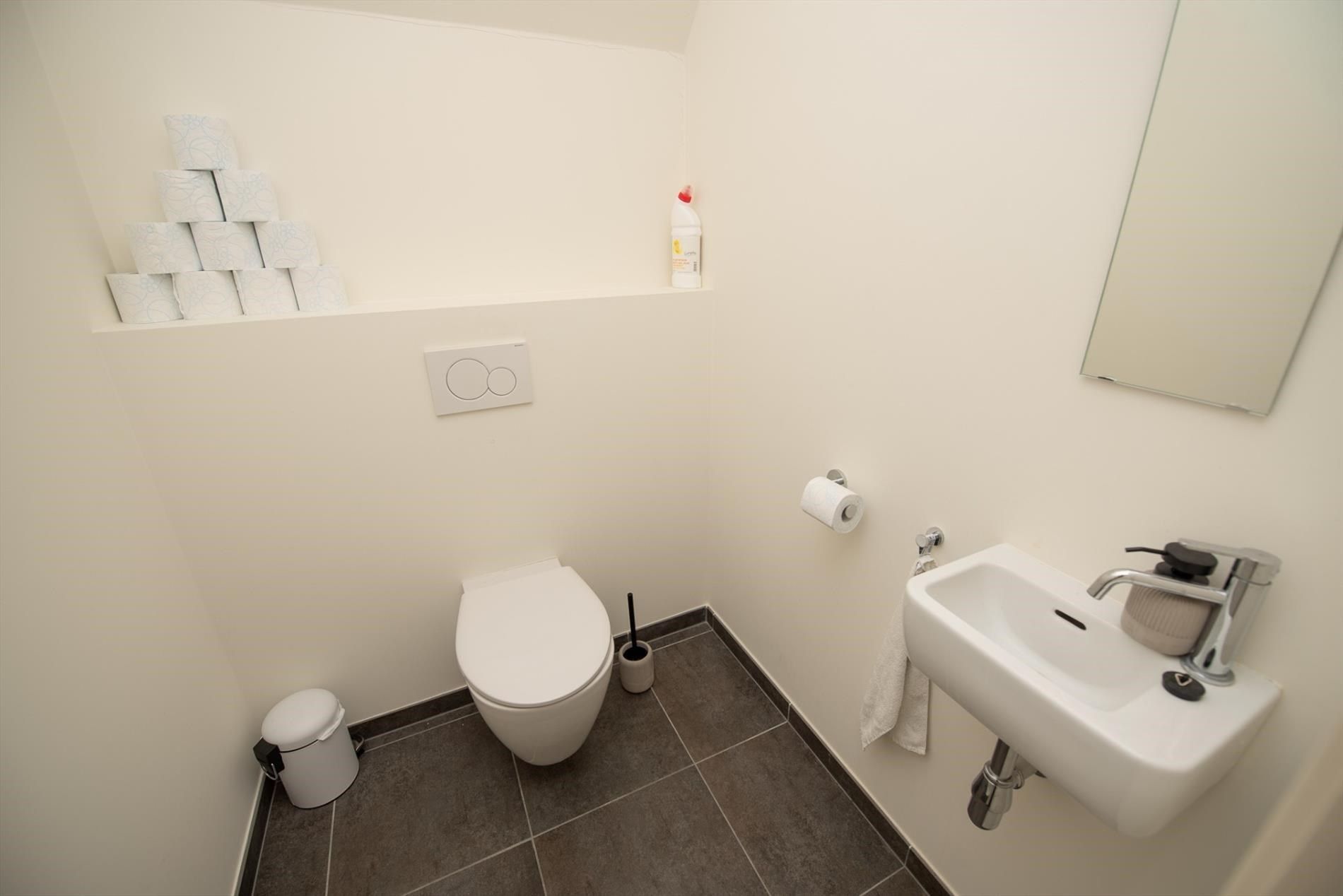 Instapklaar appartement met 2 slaapkamers! foto 10