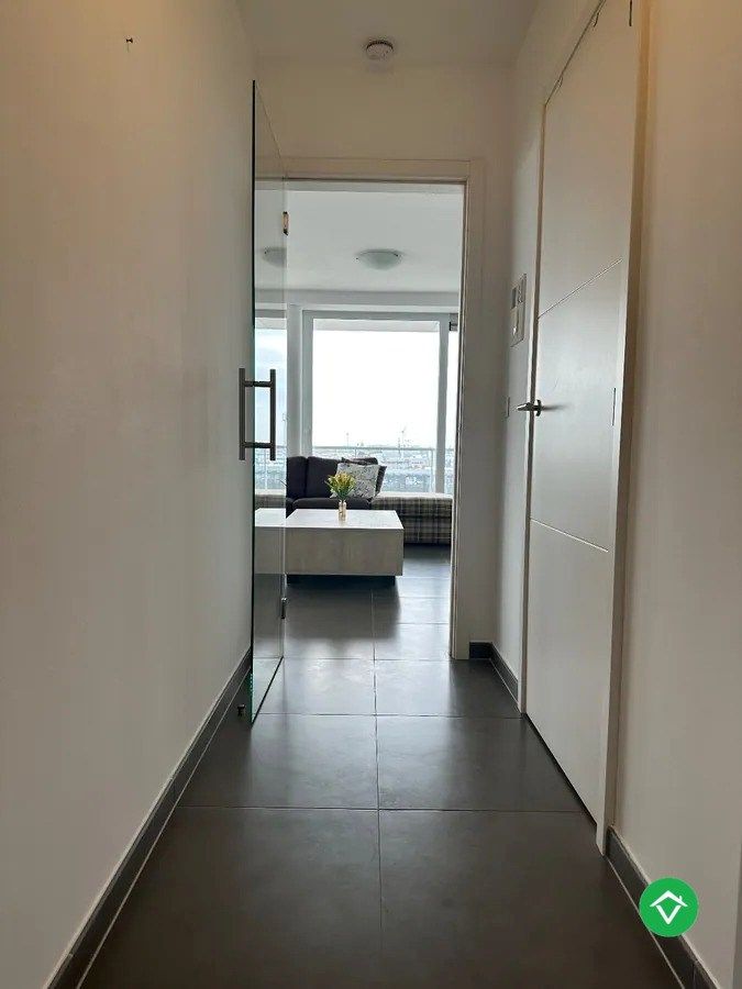 Appartement met 2 slaapkamers en ruim terras te Oostende foto 4