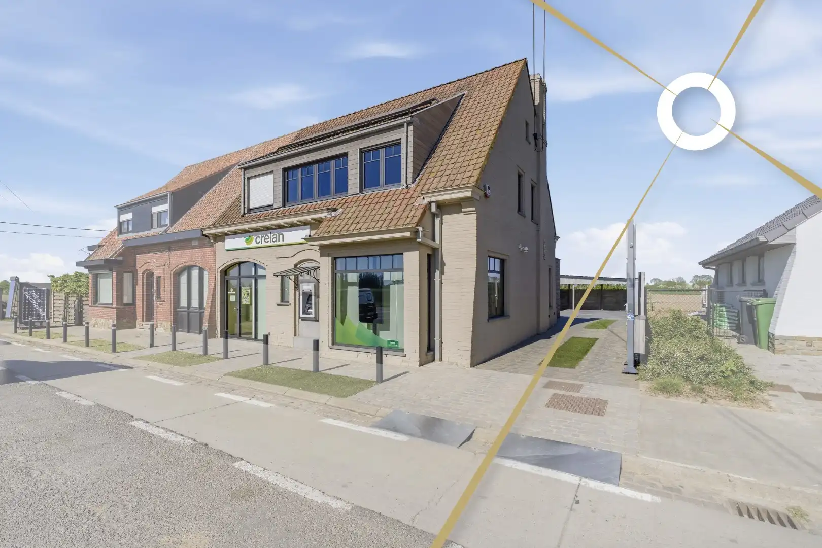 Veelzijdig handelspand met luxueus appartement en dubbele garage in Boezinge foto {{pictureIndex}}
