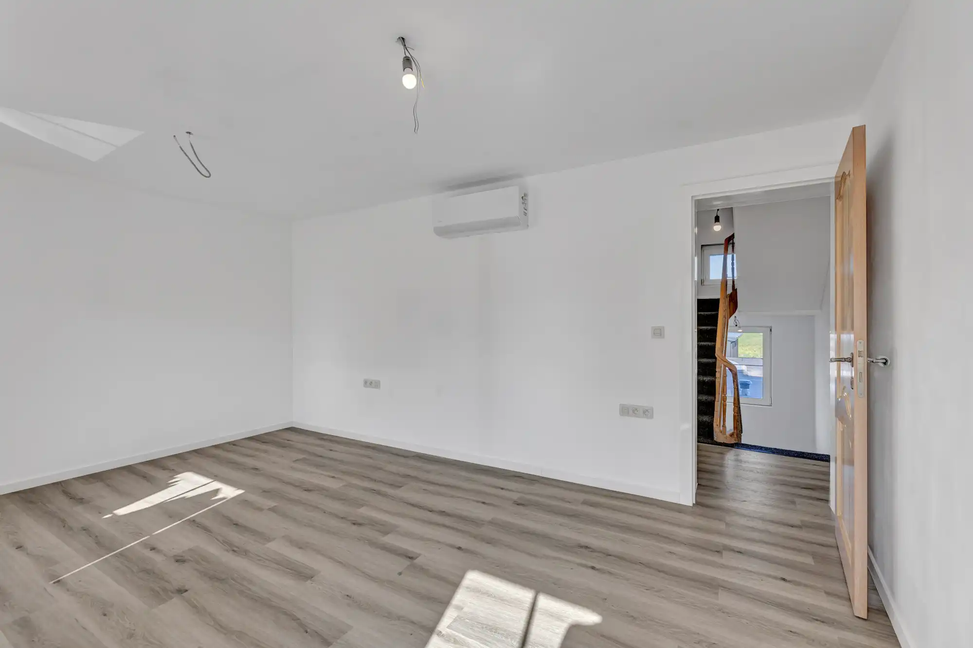 Volledig gerenoveerde woning met garage, 4 slpks en EPC A foto 13