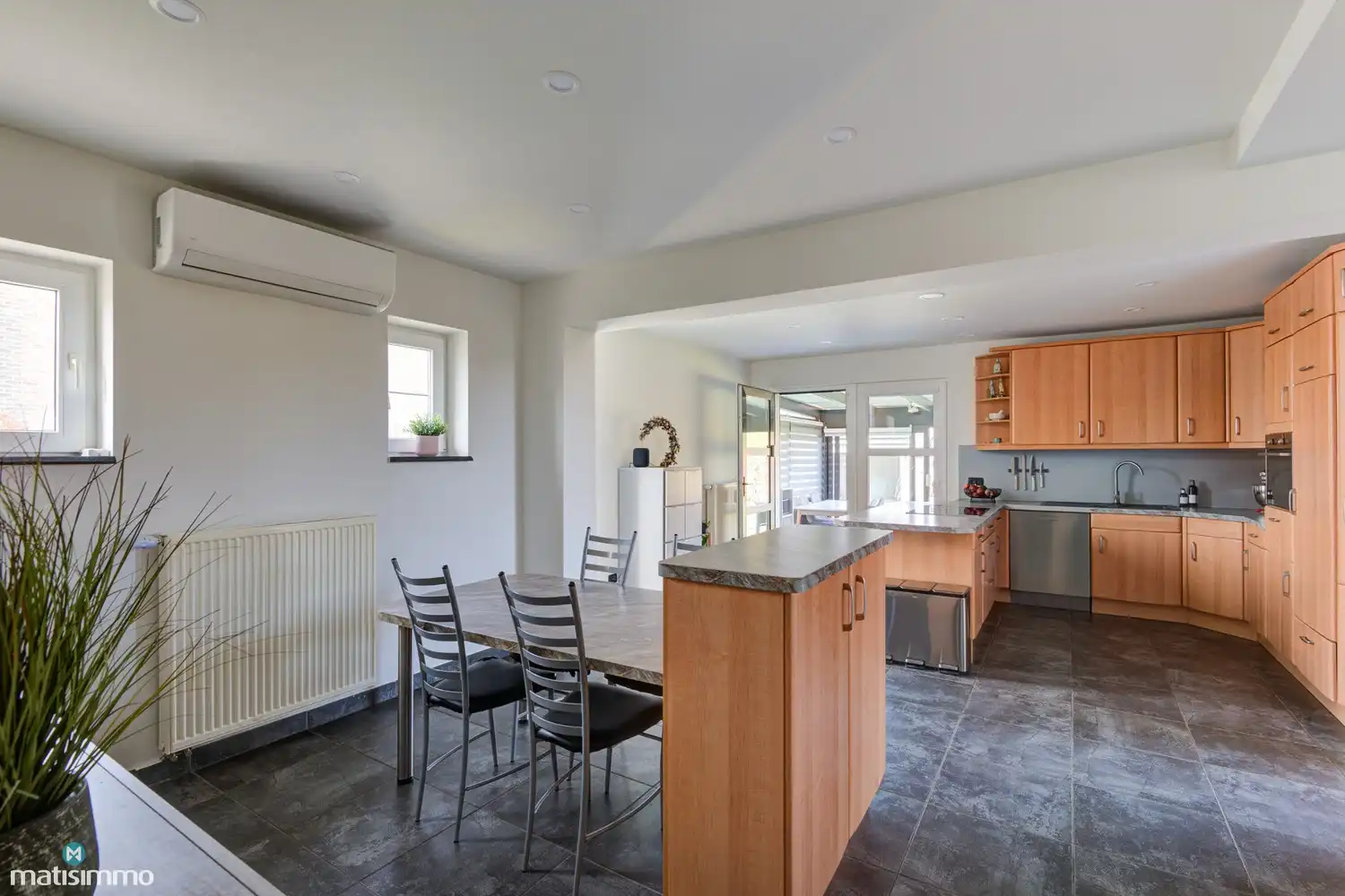 GERENOVEERDE WONING MET 3 SLAAPKAMERS, RUIME GARAGE EN TUIN (11A 40CA) TE BILZEN foto 13