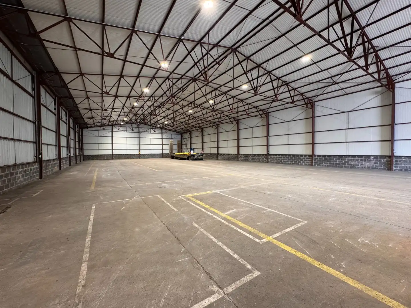 Magazijnruimte van 1.000 m² met mezzanine te huur in Zedelgem foto 5