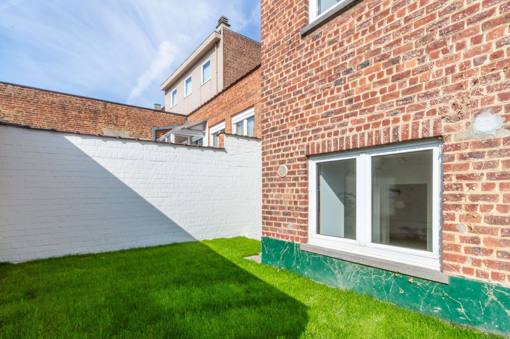 Volledig vernieuwbouwd appartement met 1 slaapkamer + bureau + tuin foto {{pictureIndex}}