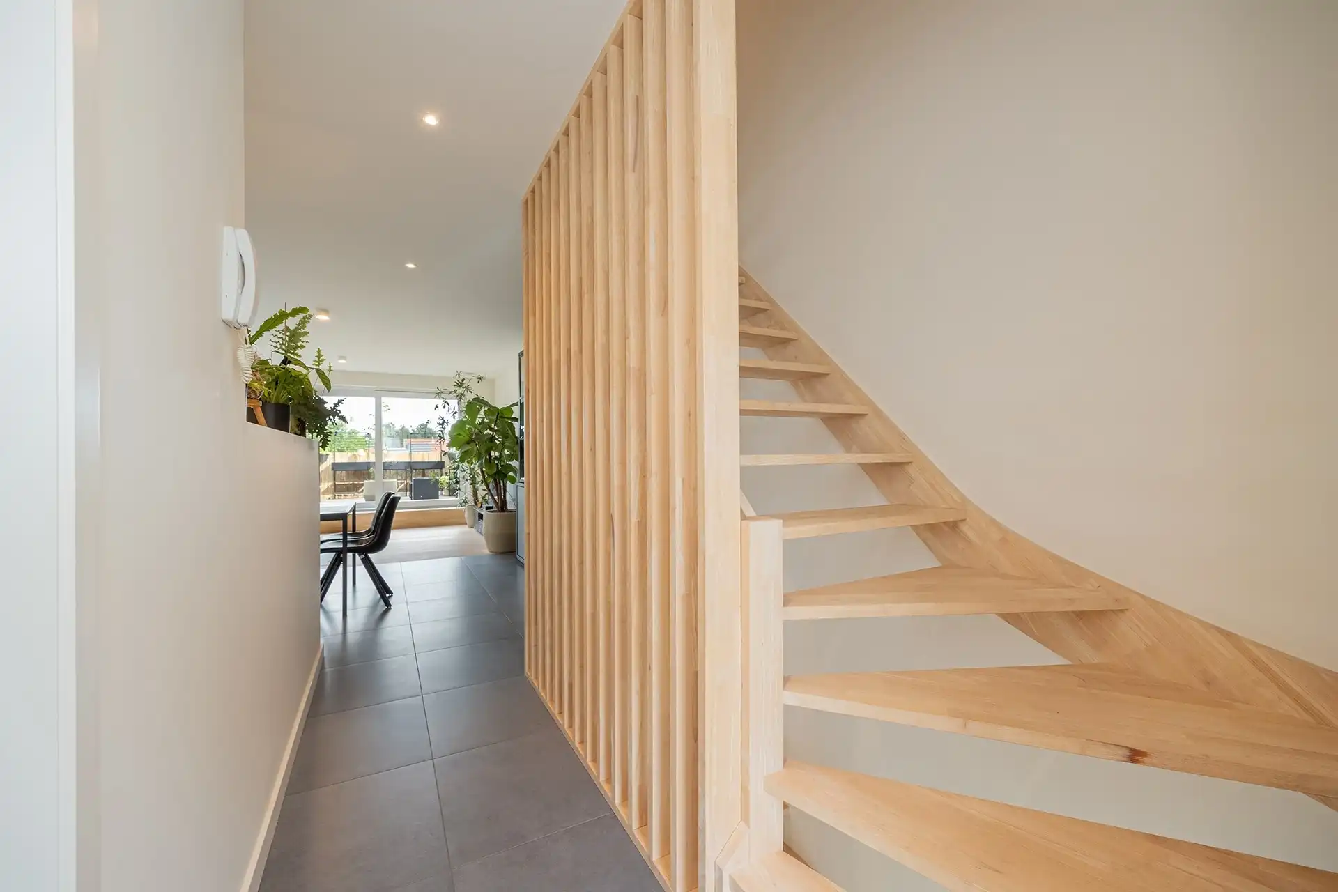 Recent triplexappartement met 2 slaapkamers en carport foto 10