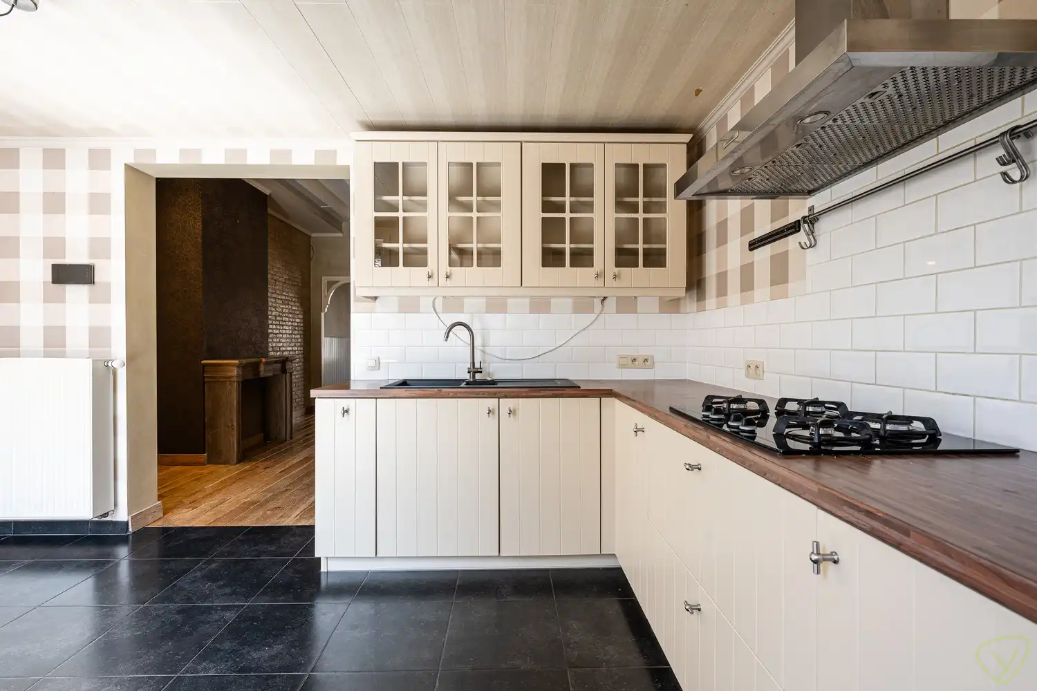 Gezellige instapklare woning met zonnig koertje in Eeklo! foto 9