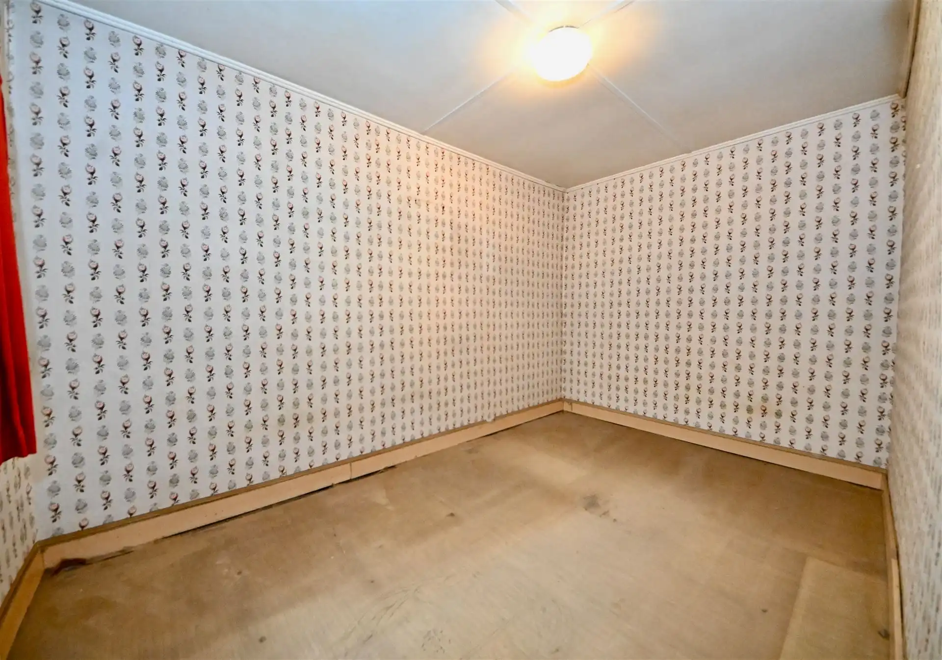 Te renoveren woning met 3 slaapkamers, tuin en garage.  foto 5