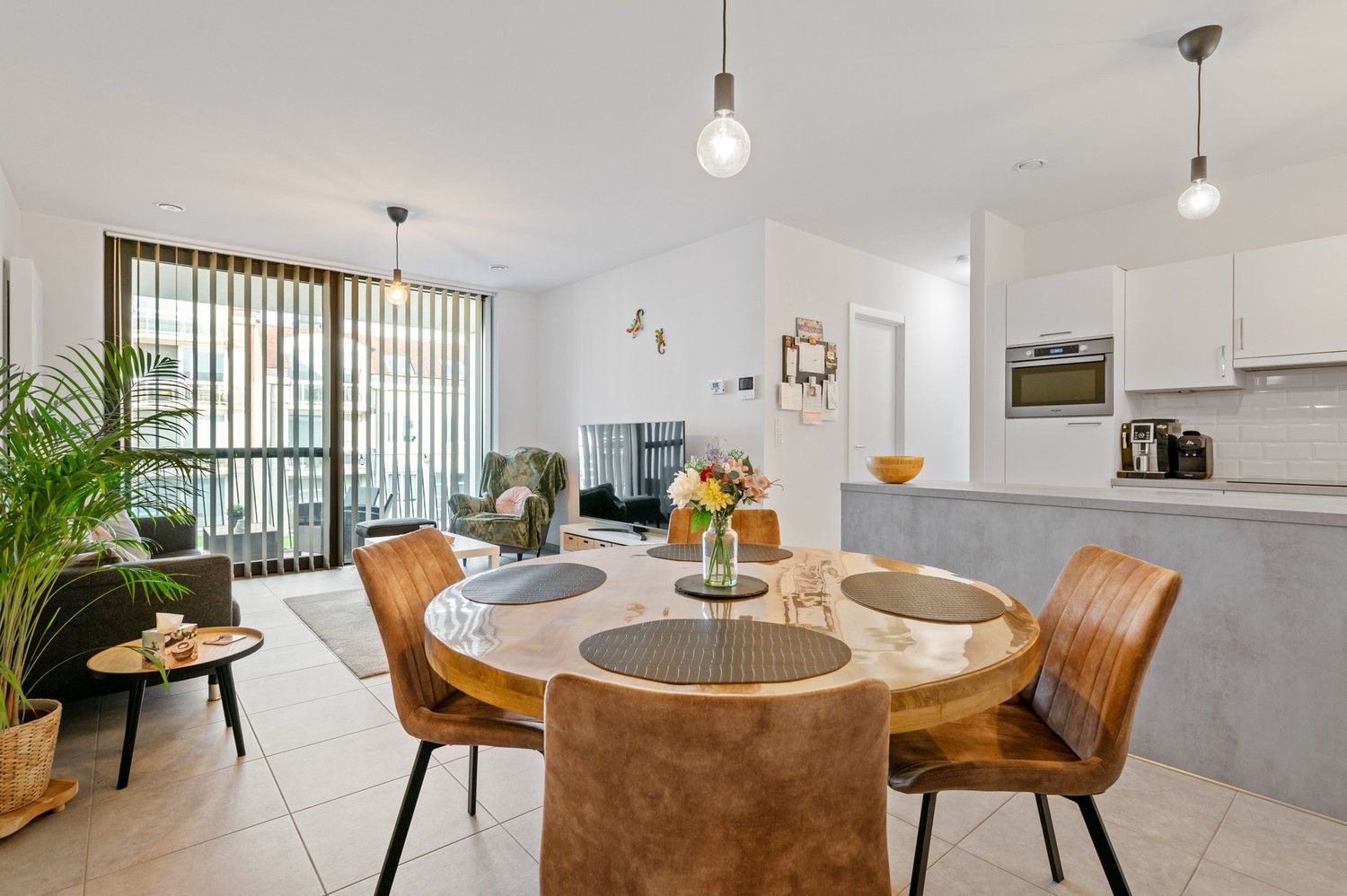 Modern appartement met 2 slaapkamers, groot terras & autostaanplaats in Lier! foto 7