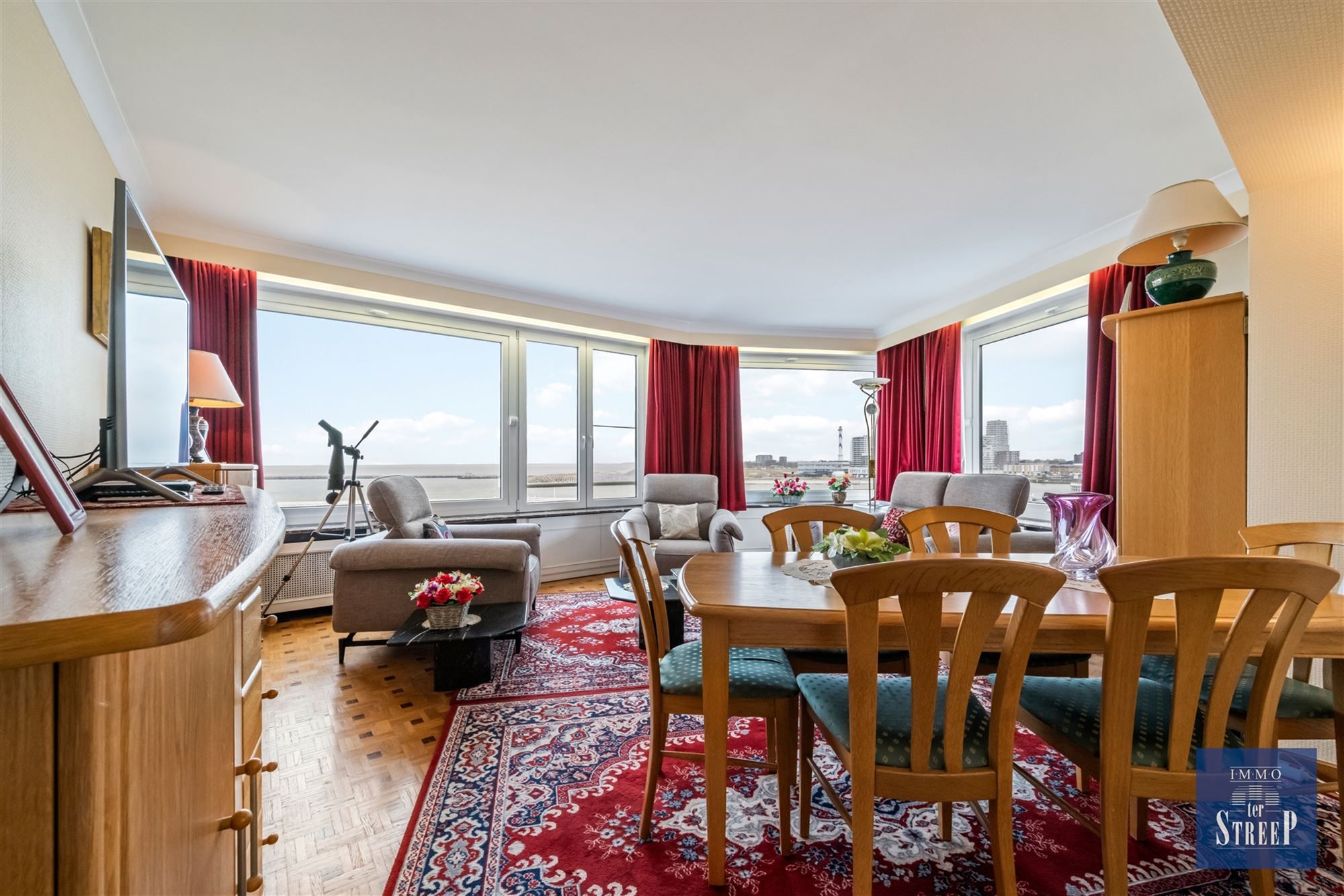 Ruim appartement met 2 slaapkamers en frontaal zeezicht  foto 3