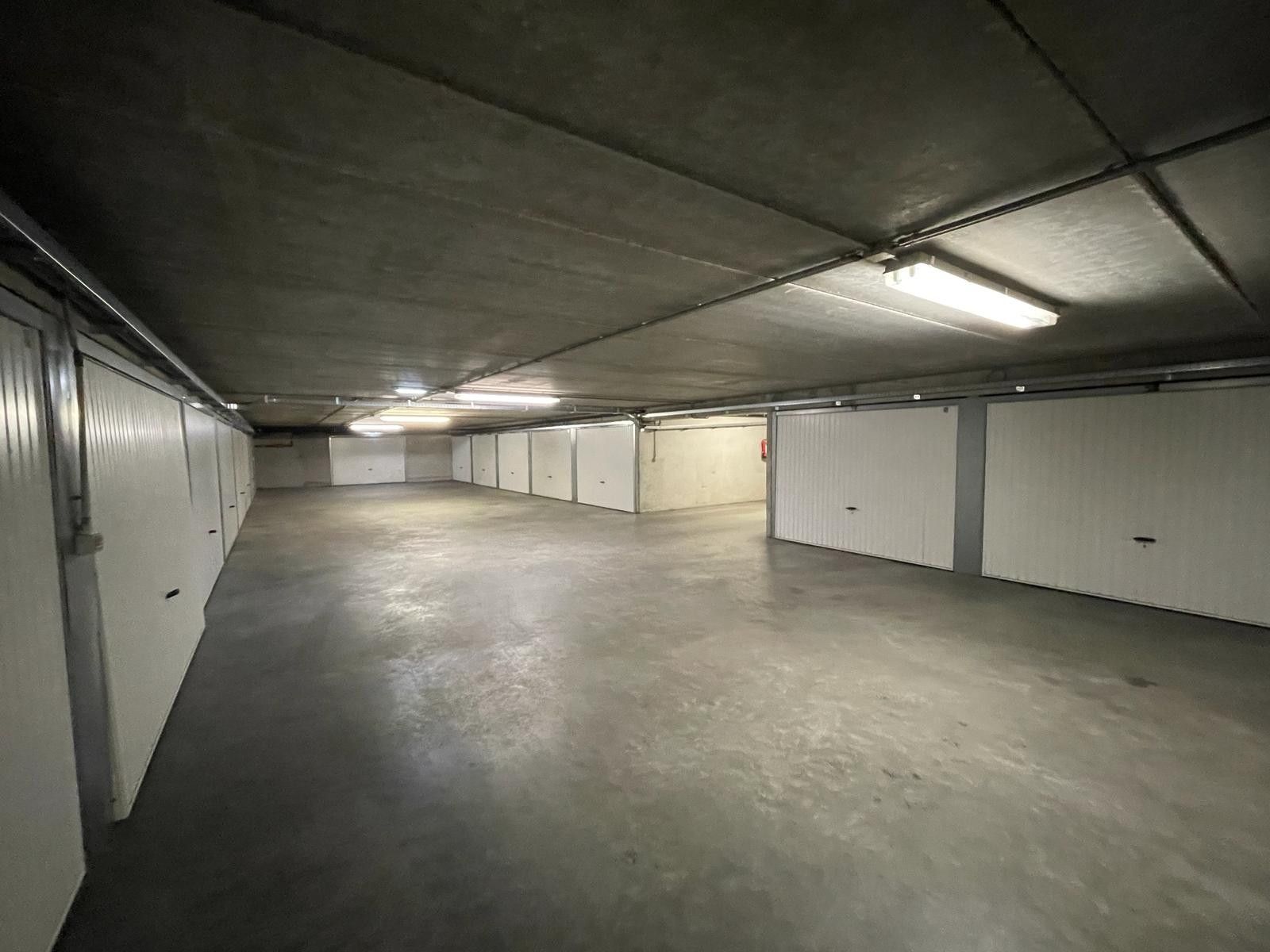 Gesloten garagebox te huur vlakbij centrum Knokke-Heist foto 5