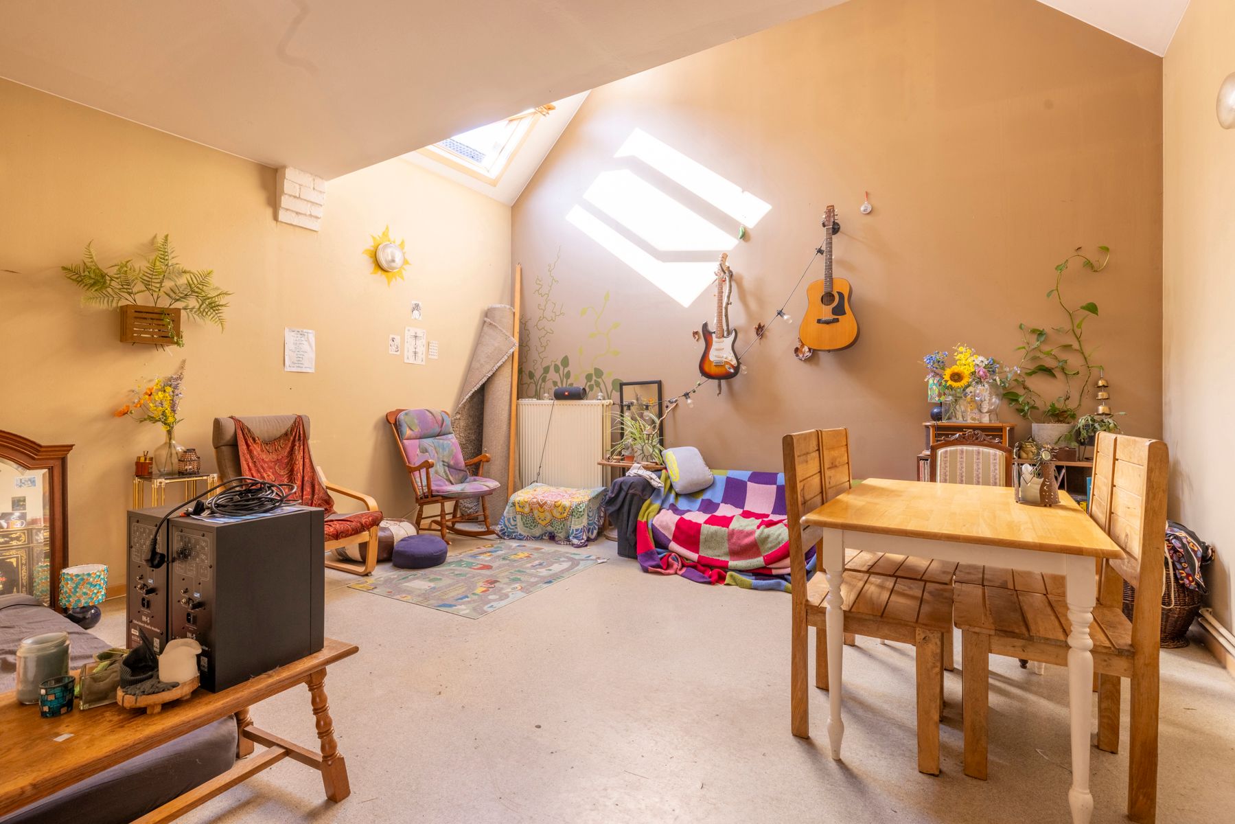 Ruime woning met 4 slpks, hobbyruimte en fietsgarage in Gent foto 2