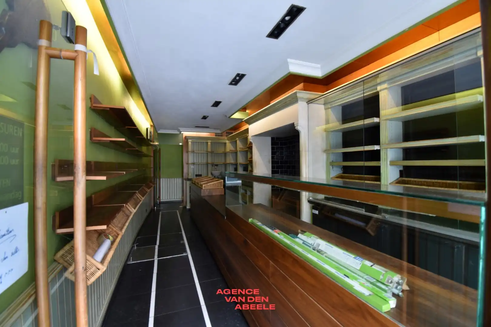 Winkelruimte met woonst in de Brugse binnenstad. foto 3