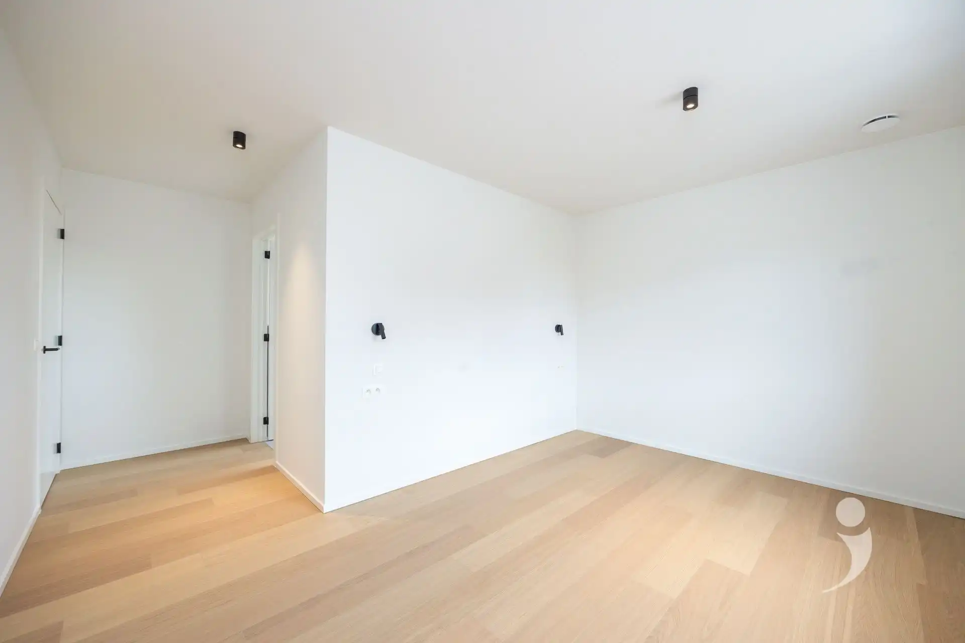Nieuwbouwwoning met 4 slaapkamers en twee badkamers! foto 13