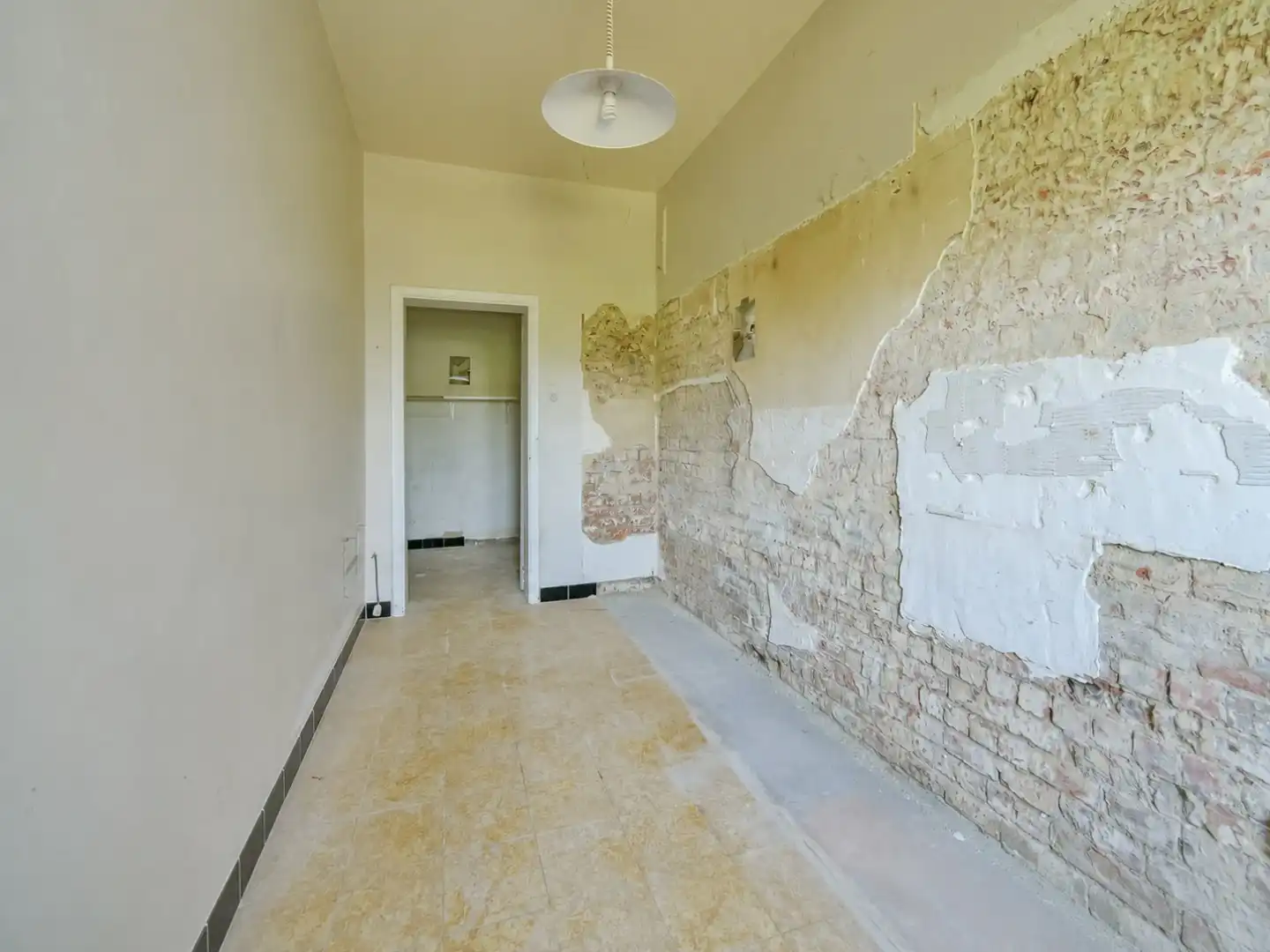 Woning met renovatiepotentieel! foto 6