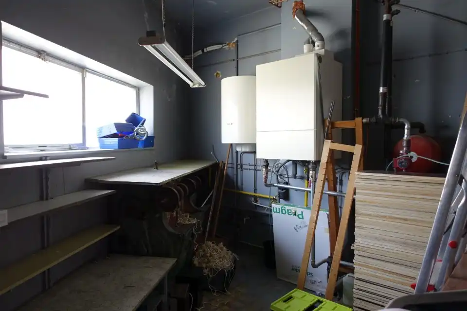 Ruime handelszaak (ca. 290m²) met grote visibiliteit foto 13