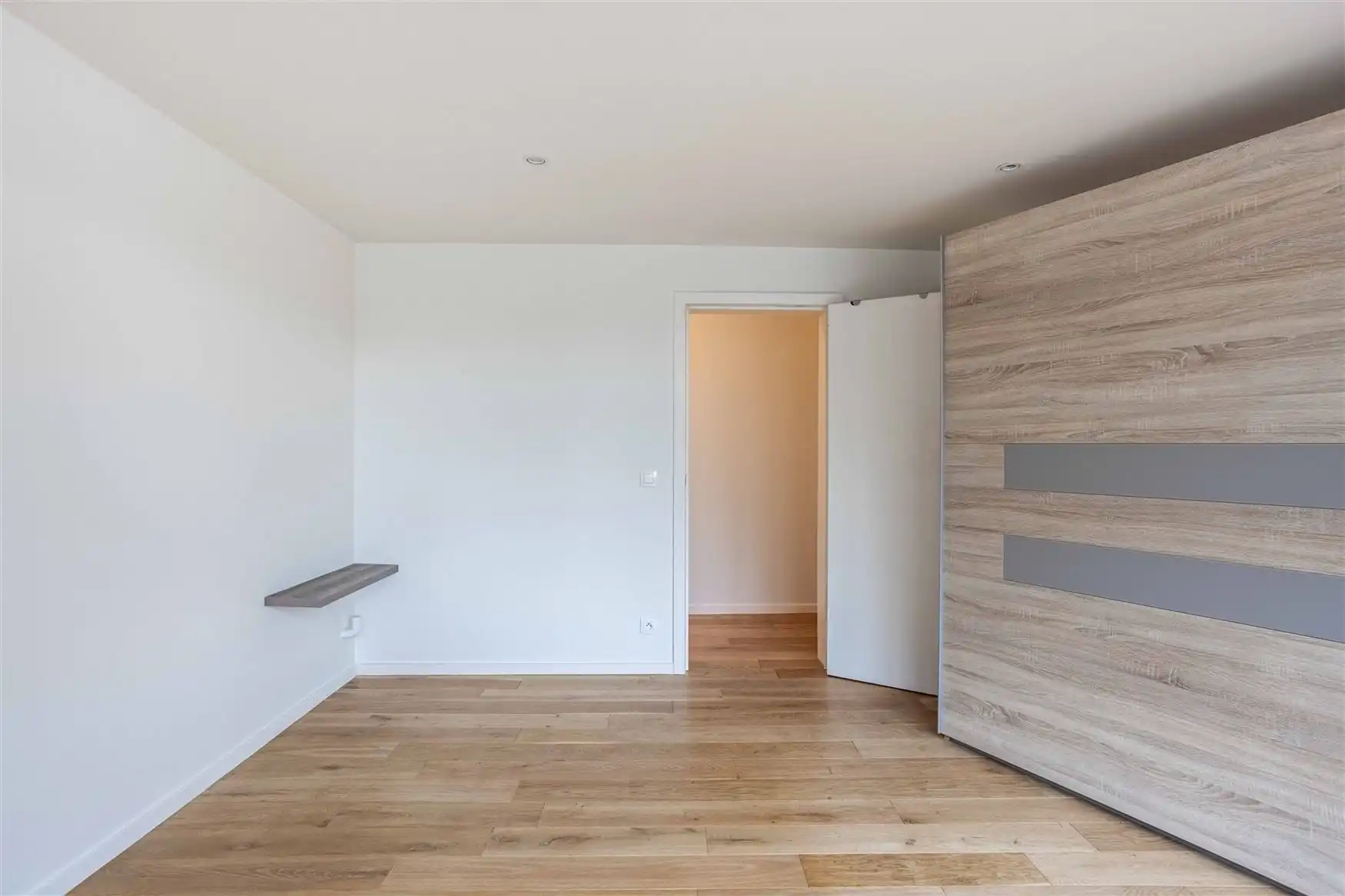 Instapklare woning met 4 kamers en koer in Gent foto 20