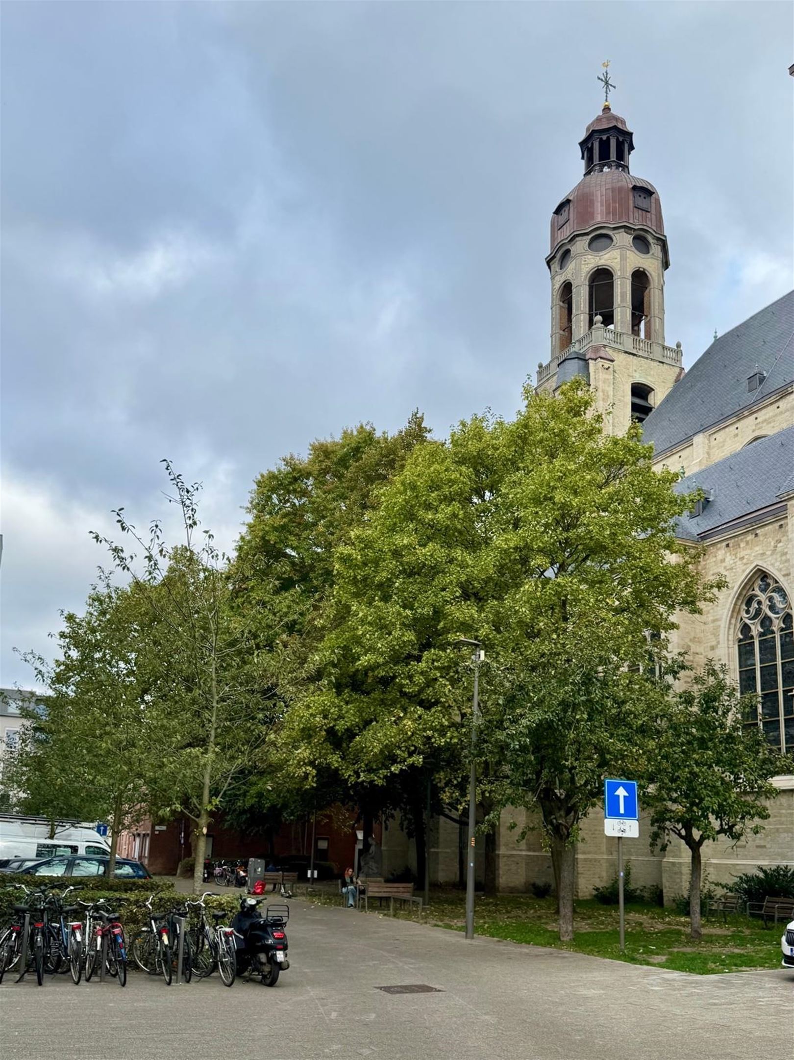Gelijkvloers appartement met koer in hartje Stad foto 14