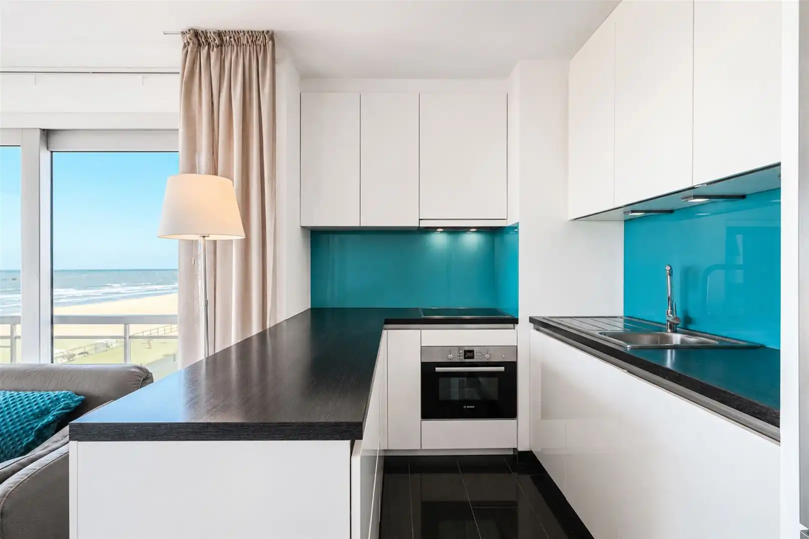 uitzonderlijk hoek appartement met 2 slaapkamers foto 2