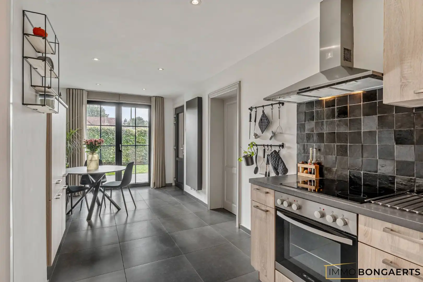 Instapklare woning op rustige ligging in As foto 10