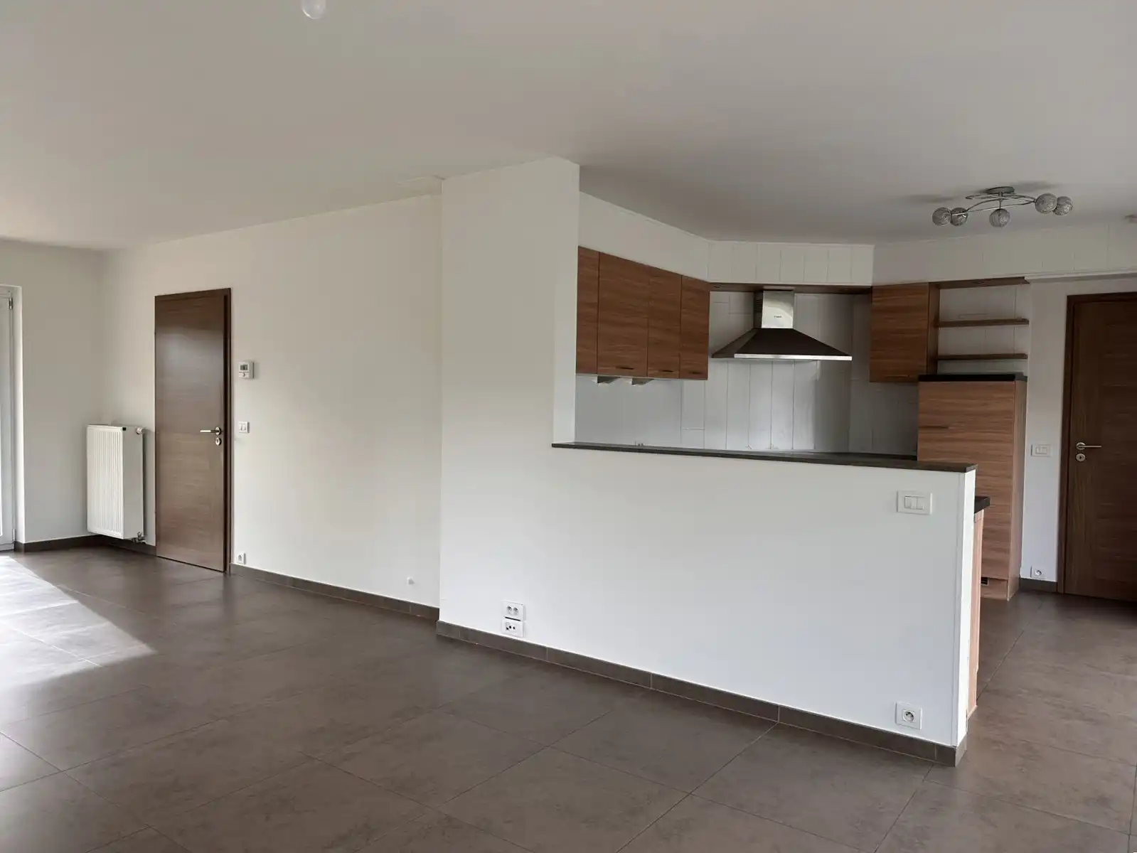 Woning met 4 slaapkamers in rustige wijk foto 3
