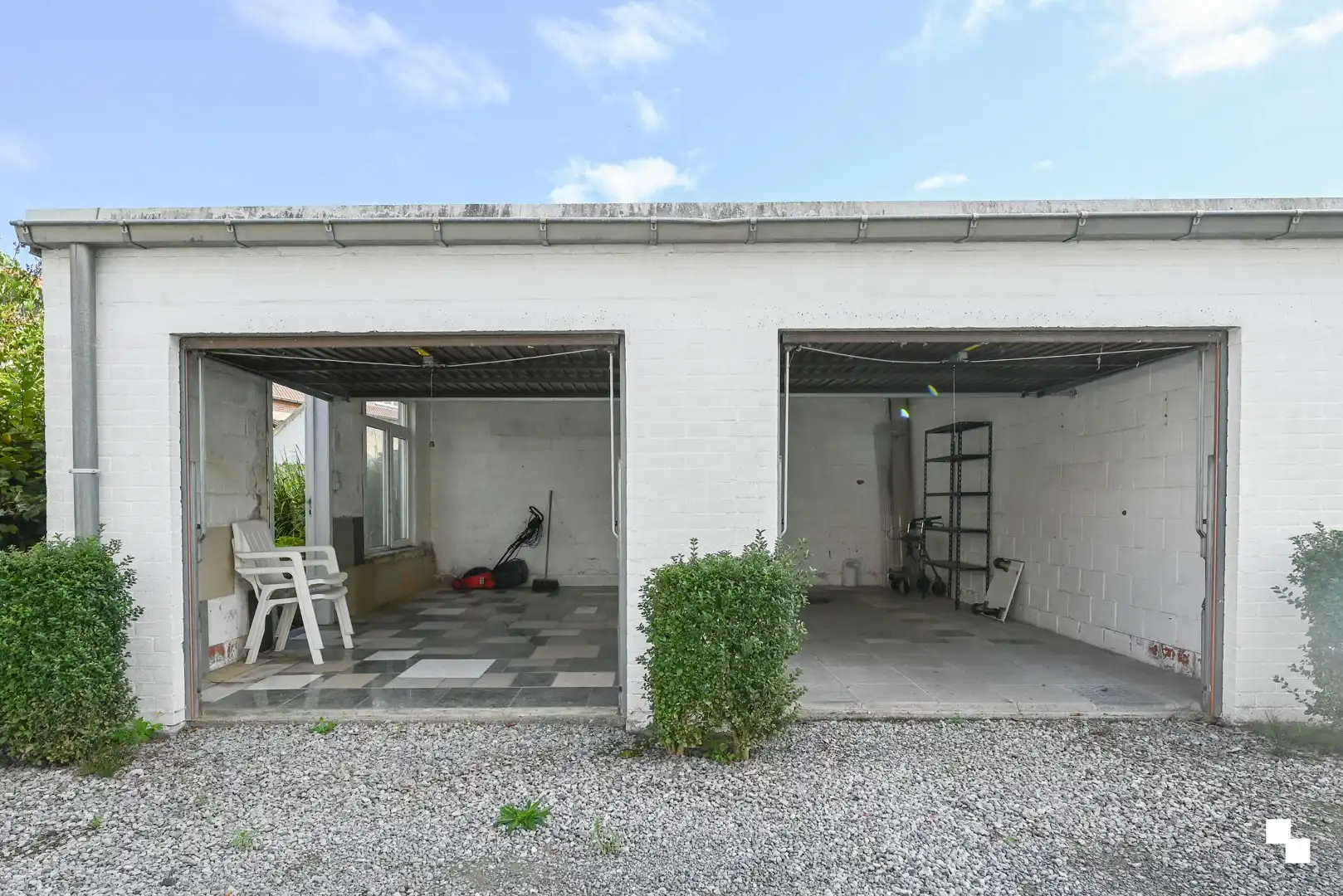 Te renoveren woning met dubbele garage in Oostrozebeke foto 27