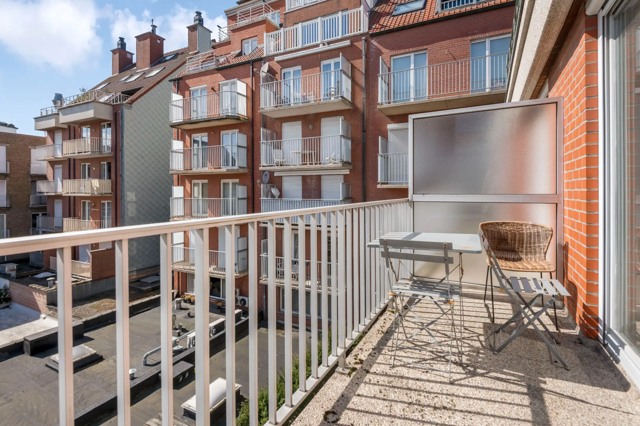 Mooi, instapklaar appartement gelegen vlakbij de Dumortierlaan en de Zeedijk. Inpandige garage te koop ! foto 14