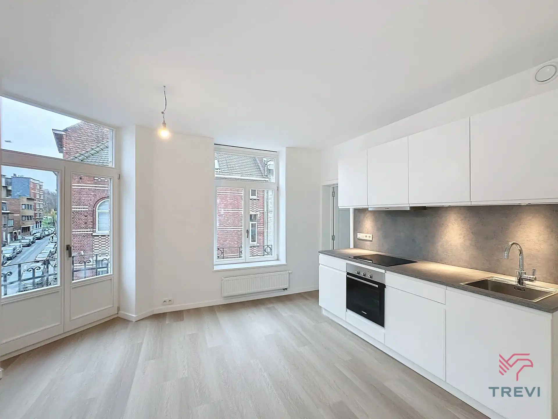 Volledig gerenoveerd appartement met 1 slaapkamer! foto 2