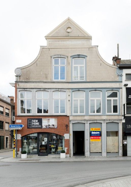KARAKTERVOL INSTAPKLAAR COMMERCIEEL GELIJKVLOERS  foto {{pictureIndex}}