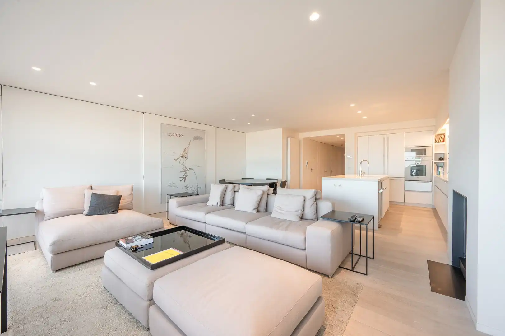 Schitterend hedendaags appartement met frontaal zeezicht,&nbsp;gelegen aan het Rubensplein en de winkels. foto {{pictureIndex}}