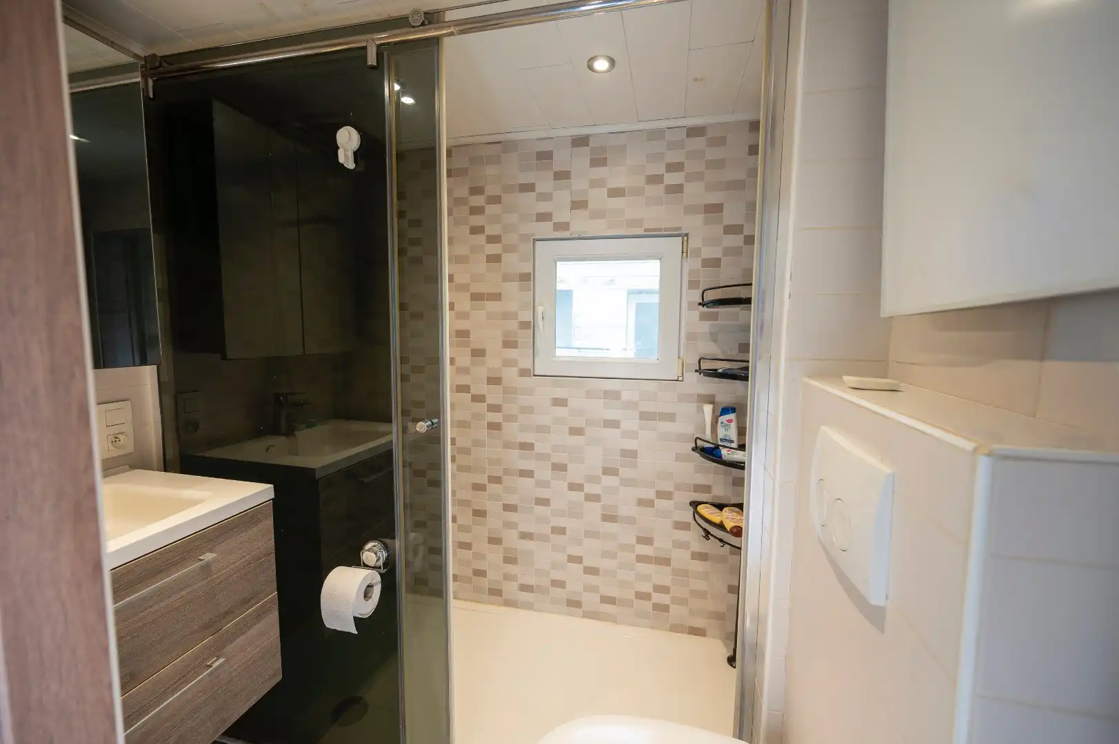 CENTRAAL GELEGEN KNAPPE STARTERSWONING  foto 5