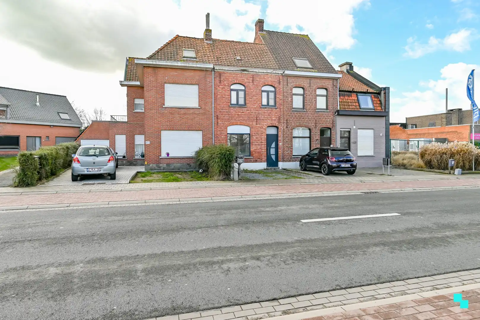 Verder op te frissen woning nabij centrum Izegem foto {{pictureIndex}}