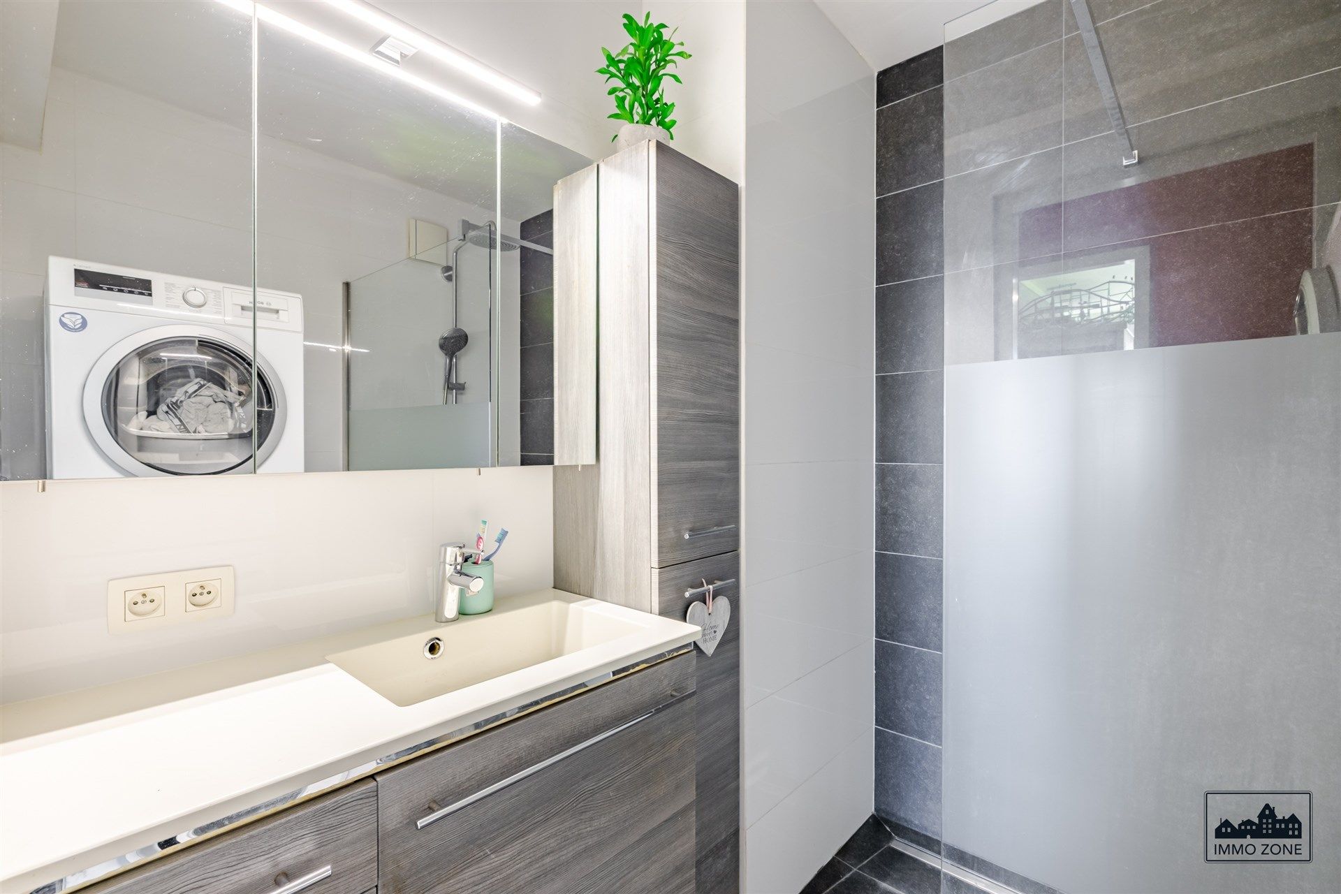 Ruim appartement met groot terras in Sint-Niklaas foto 7