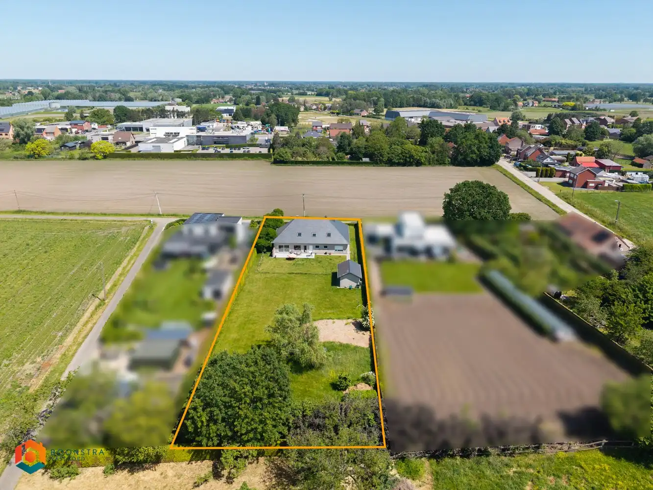 Ruime villa (325m²) op een perceel van 2567m² in prachtige omgeving foto 3