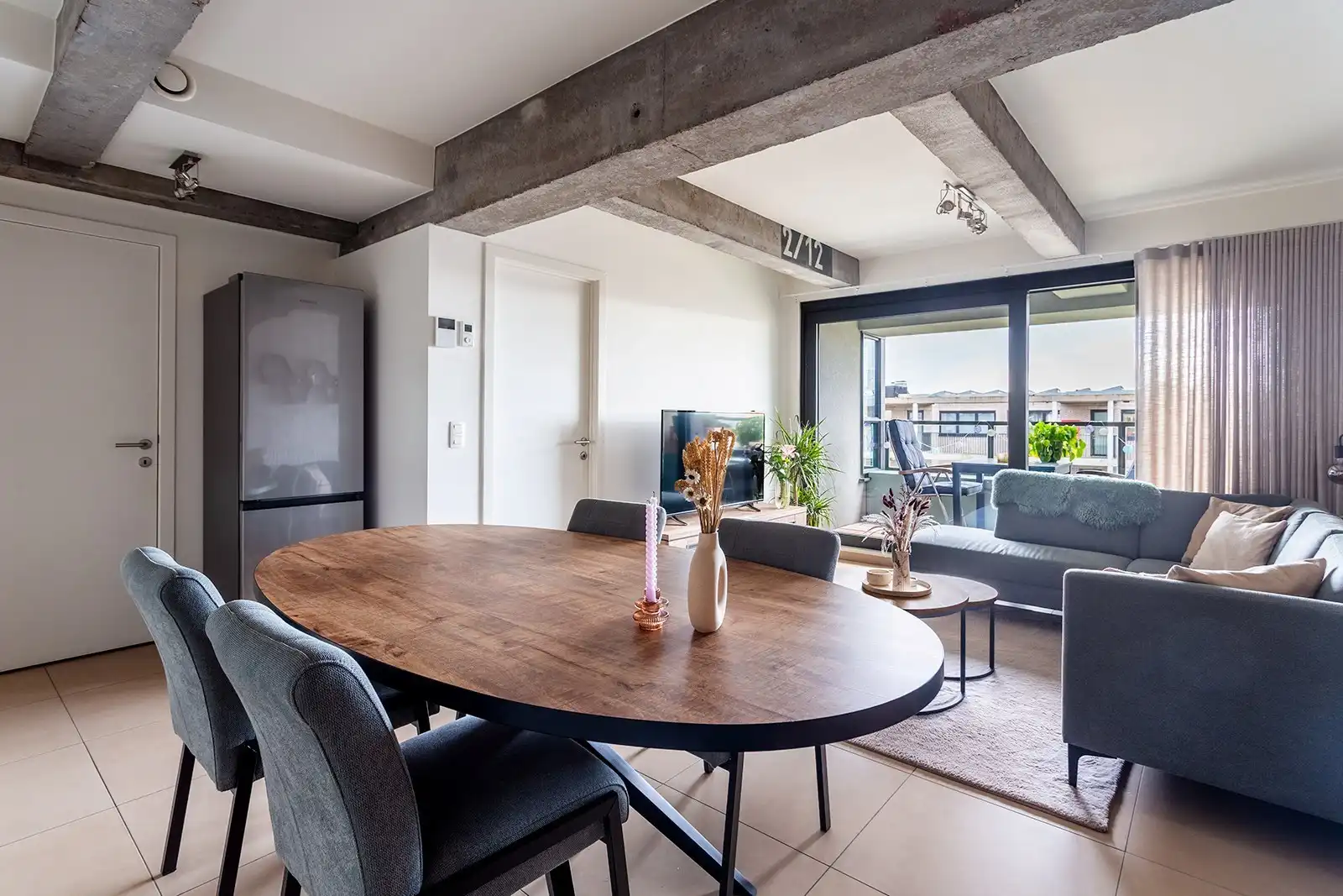 Stadsvibe en rust: energiezuinig appartement met terras foto 2