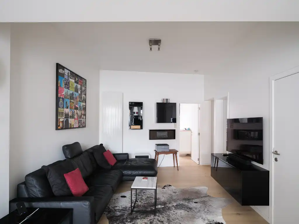 Instapklaar 2-slpk appartement met een ruim zonneterras en garage nabij de Coupure foto 8