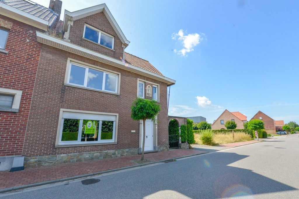 Woning op 1.875m2 centrum Ruiselede, mogelijks op te splitsen in 2 percelen foto 2