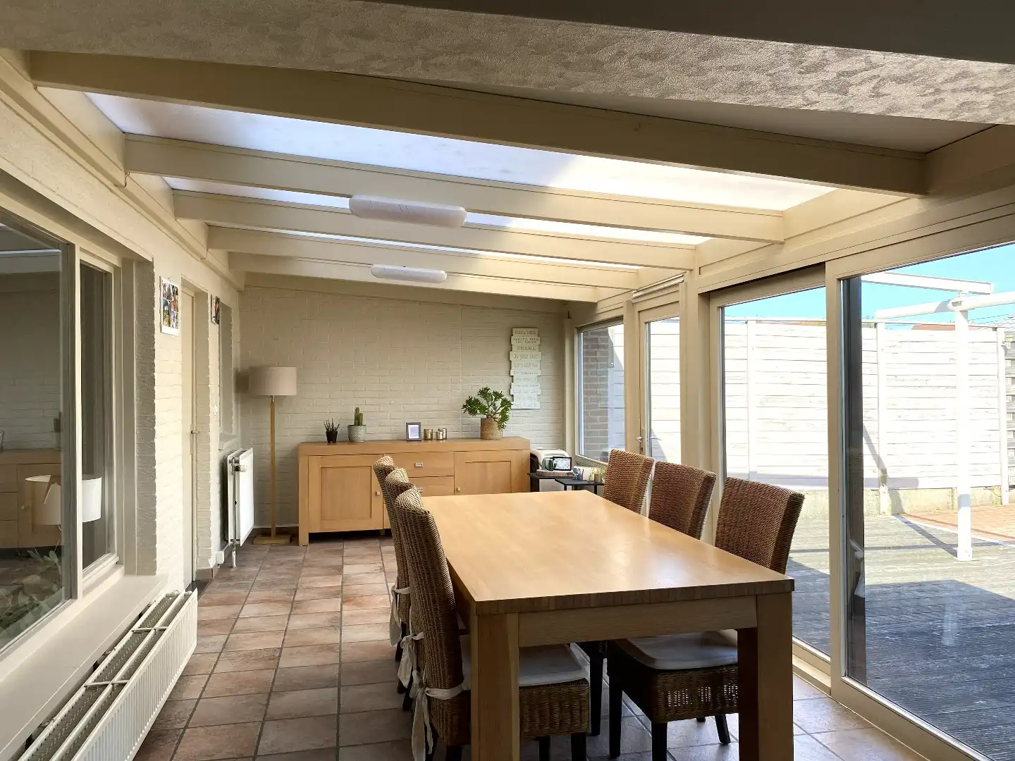 RUIME RUSTIG GELEGEN WONING MET PRACHTIG AANGELEGDE TUIN  foto 4