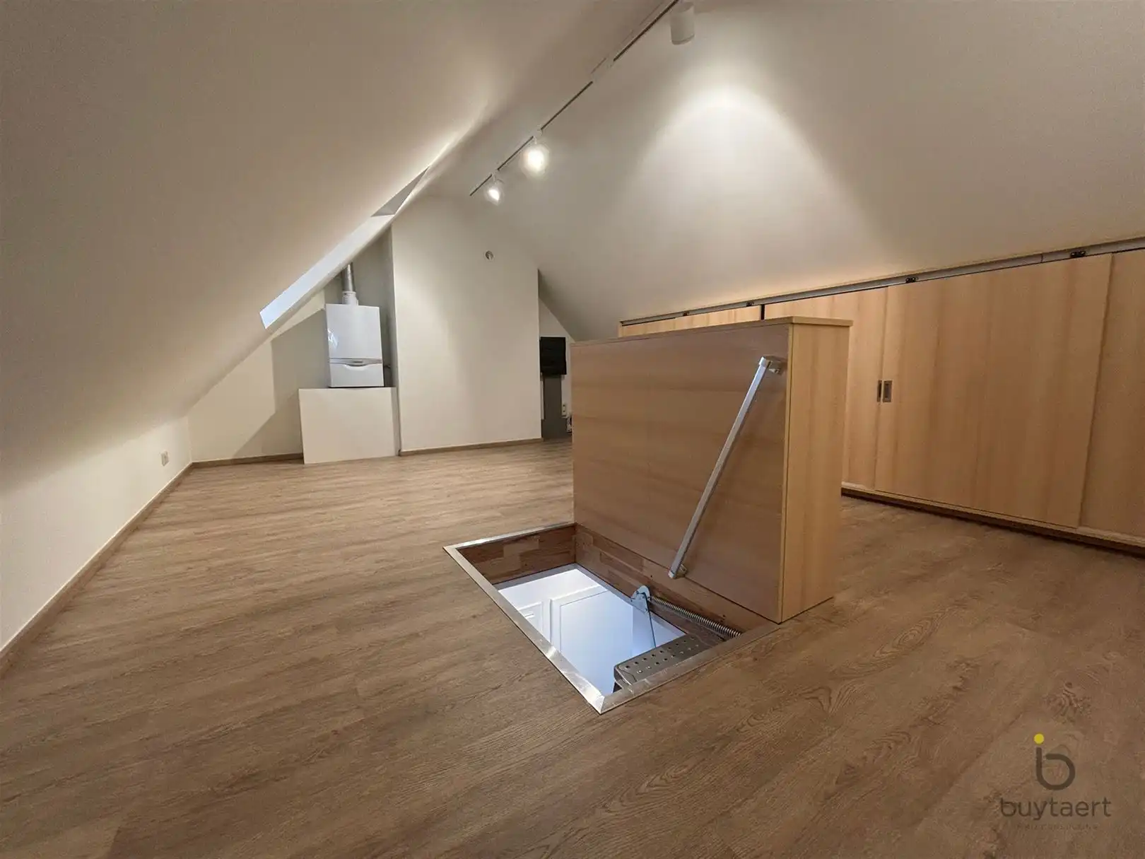 TOP ONDERHOUDEN DAKAPPARTEMENT IN HARTJE SCHILDE MET RUIM ZONNIG TERRAS! foto 32