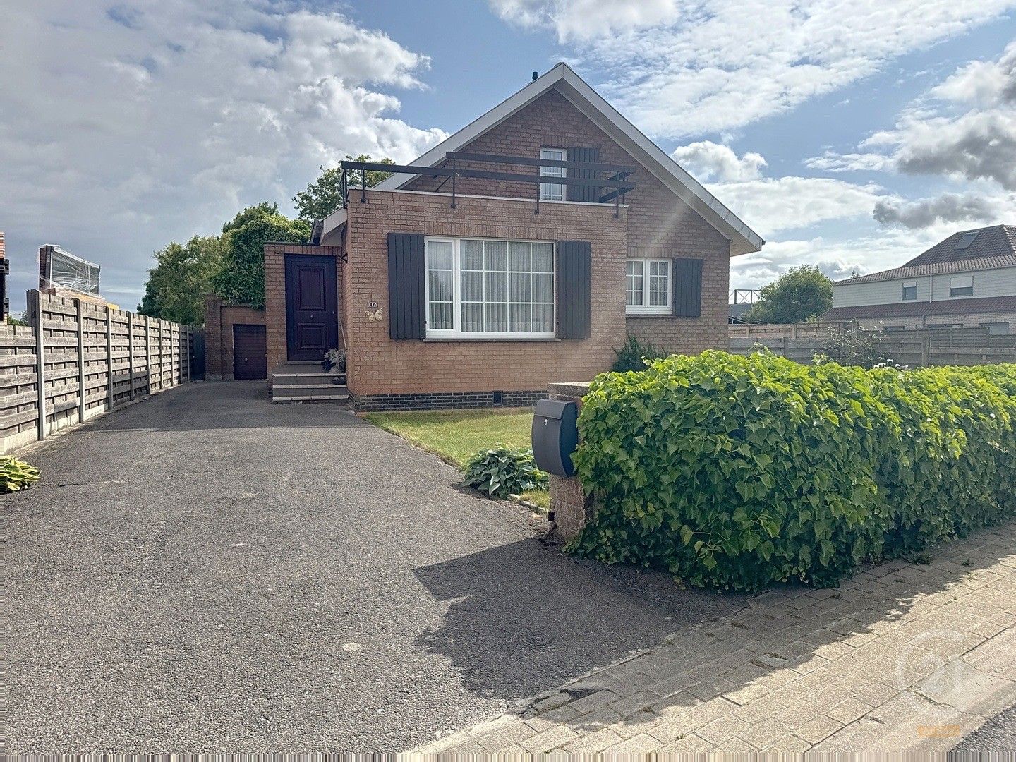 Karaktervolle woning met ruime tuin in het centrum van Leffinge foto 2