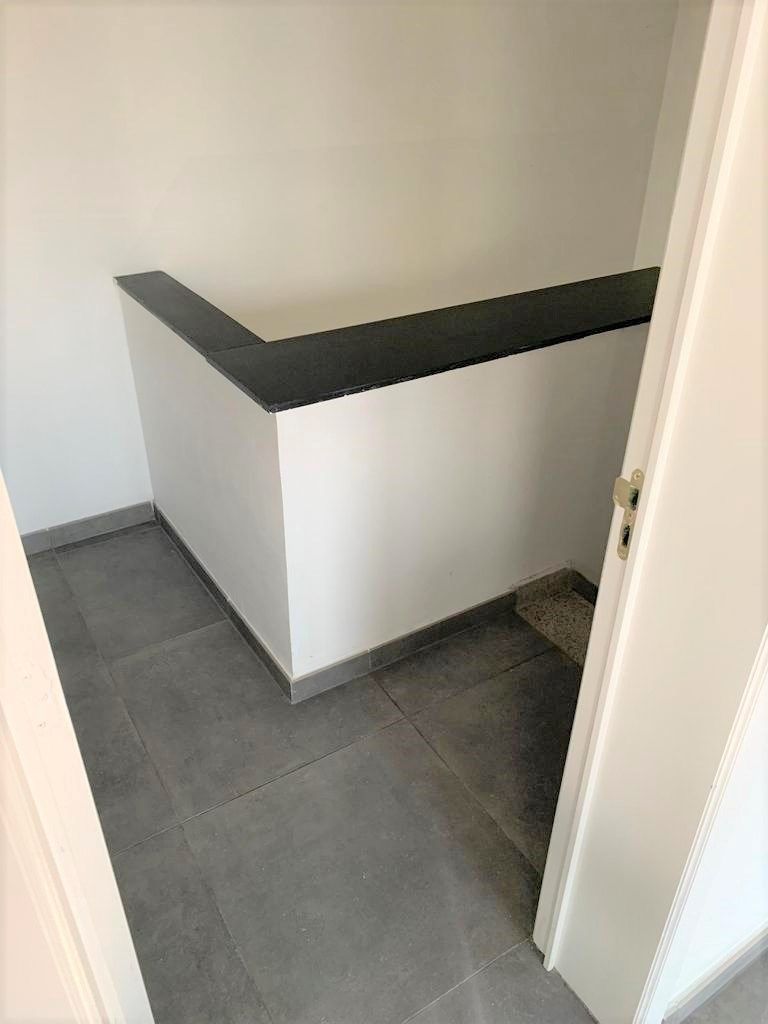 Commercieel gelijkvloers + appartement. foto 13