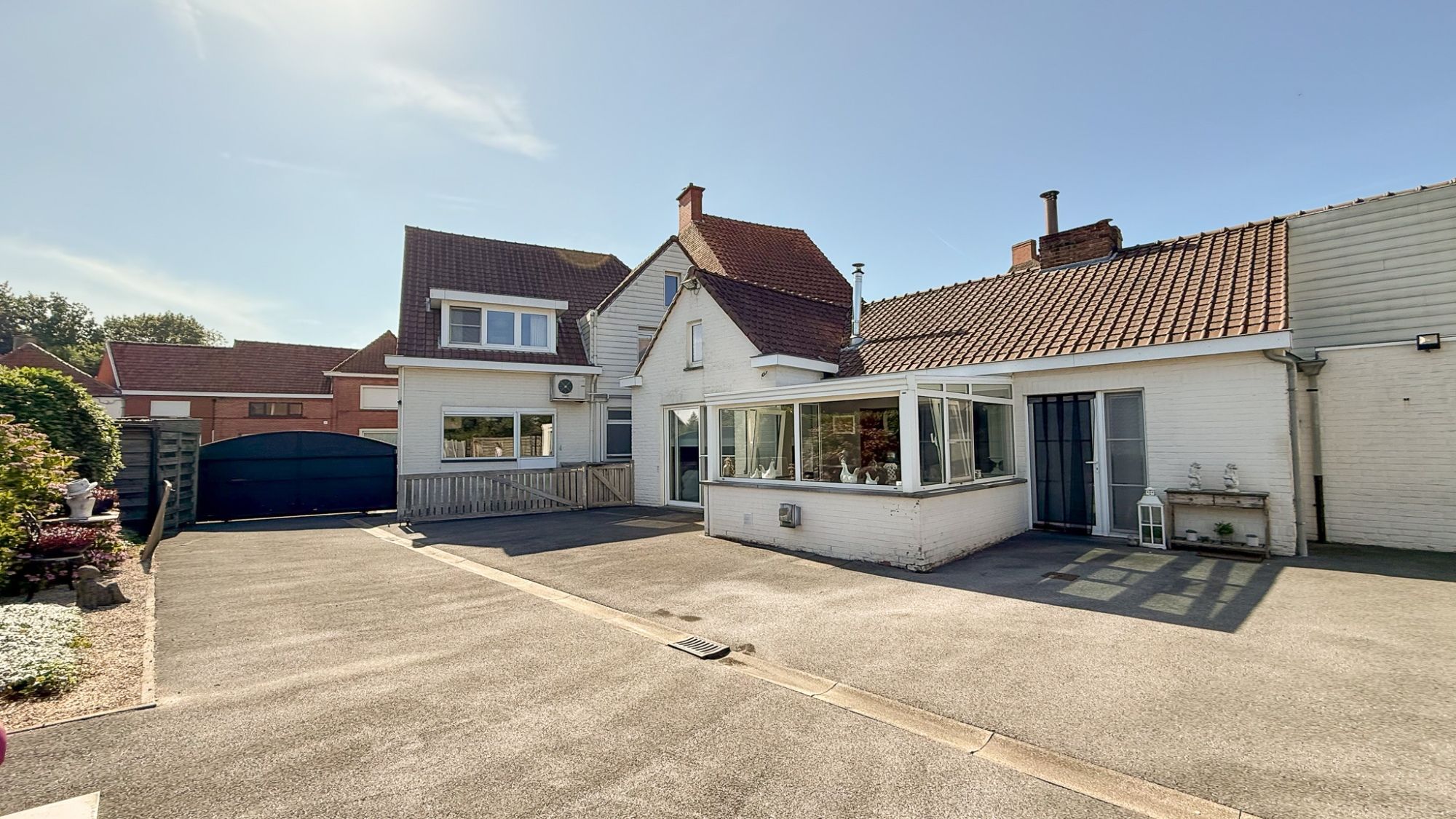 Ruim polyvalent handelspand met 4 slpk,  WINKELRUIMTE,  WONING en PARKING vooraan. foto 20